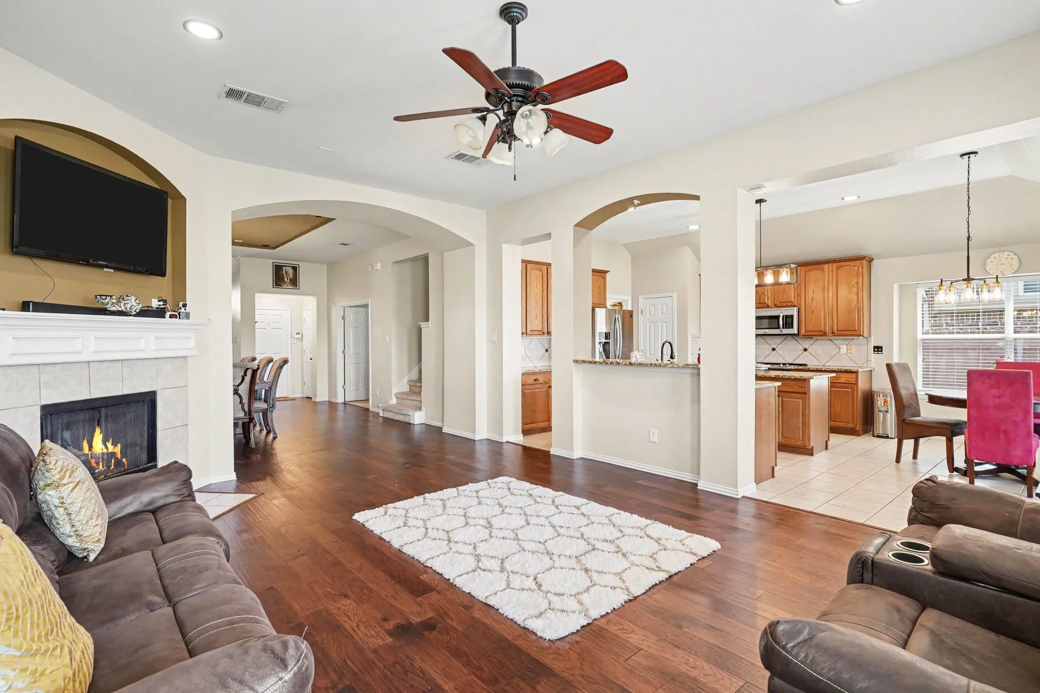 Single Family Residence For Sale in Tarrant County , 4509 Mallow Oak Drive, Fort Worth, Texas 76123, 3 Bedroom, 3 Bathroom, 2 Garage spaces, 2,897 Sqft, built in 2005, Price $349,988, mls#21354848, Real Estate Agent in Fort Worth, Homes For Sale in Tarrant county, Homes For Sale in Fort Worth, Realtor in Fort Worth Texas, Real Estate Brokerage Independent Realty Texas, Luminita Cordes Realtor