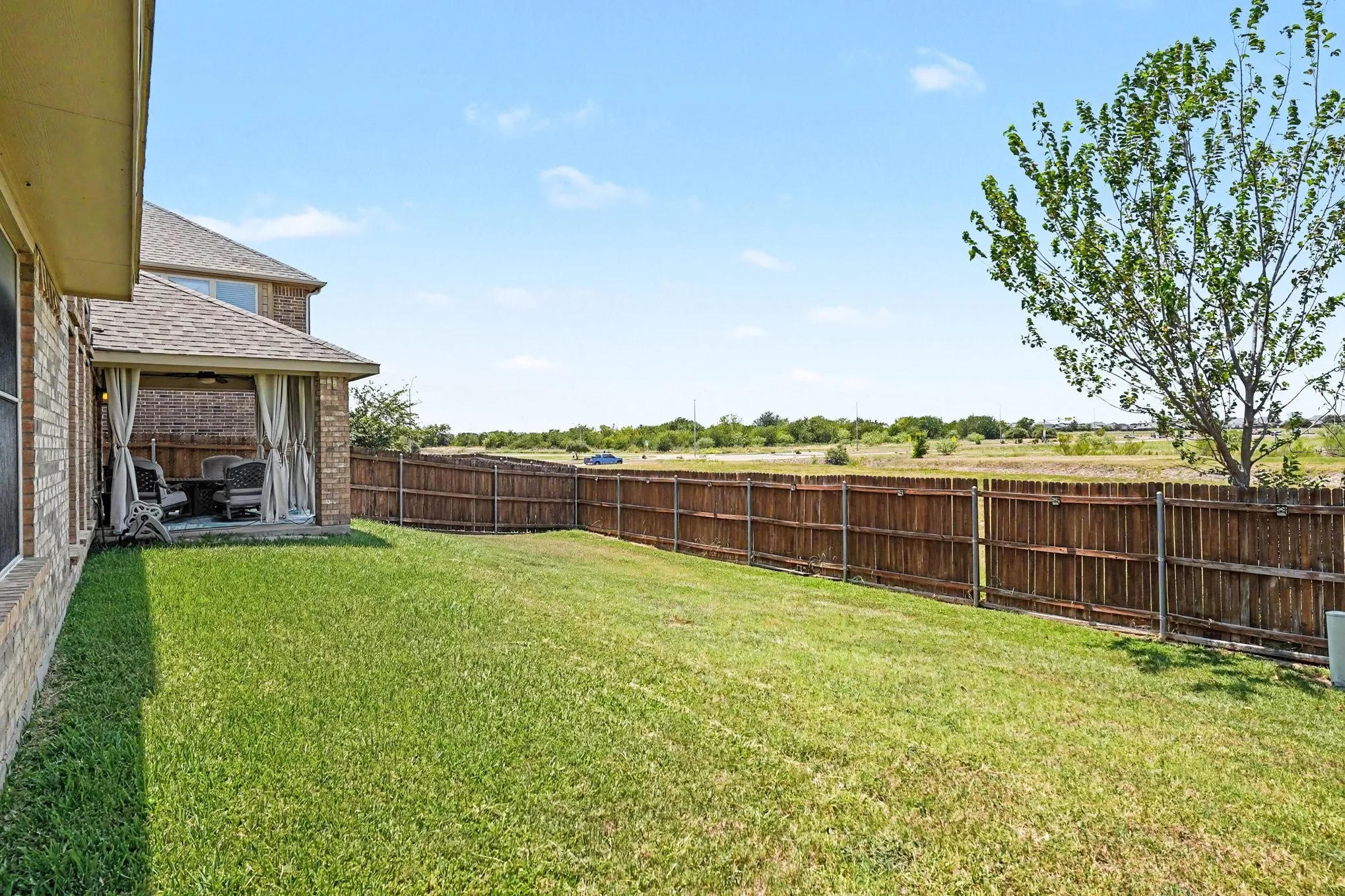 Single Family Residence For Sale in Tarrant County , 4509 Mallow Oak Drive, Fort Worth, Texas 76123, 3 Bedroom, 3 Bathroom, 2 Garage spaces, 2,897 Sqft, built in 2005, Price $349,988, mls#21354848, Real Estate Agent in Fort Worth, Homes For Sale in Tarrant county, Homes For Sale in Fort Worth, Realtor in Fort Worth Texas, Real Estate Brokerage Independent Realty Texas, Luminita Cordes Realtor