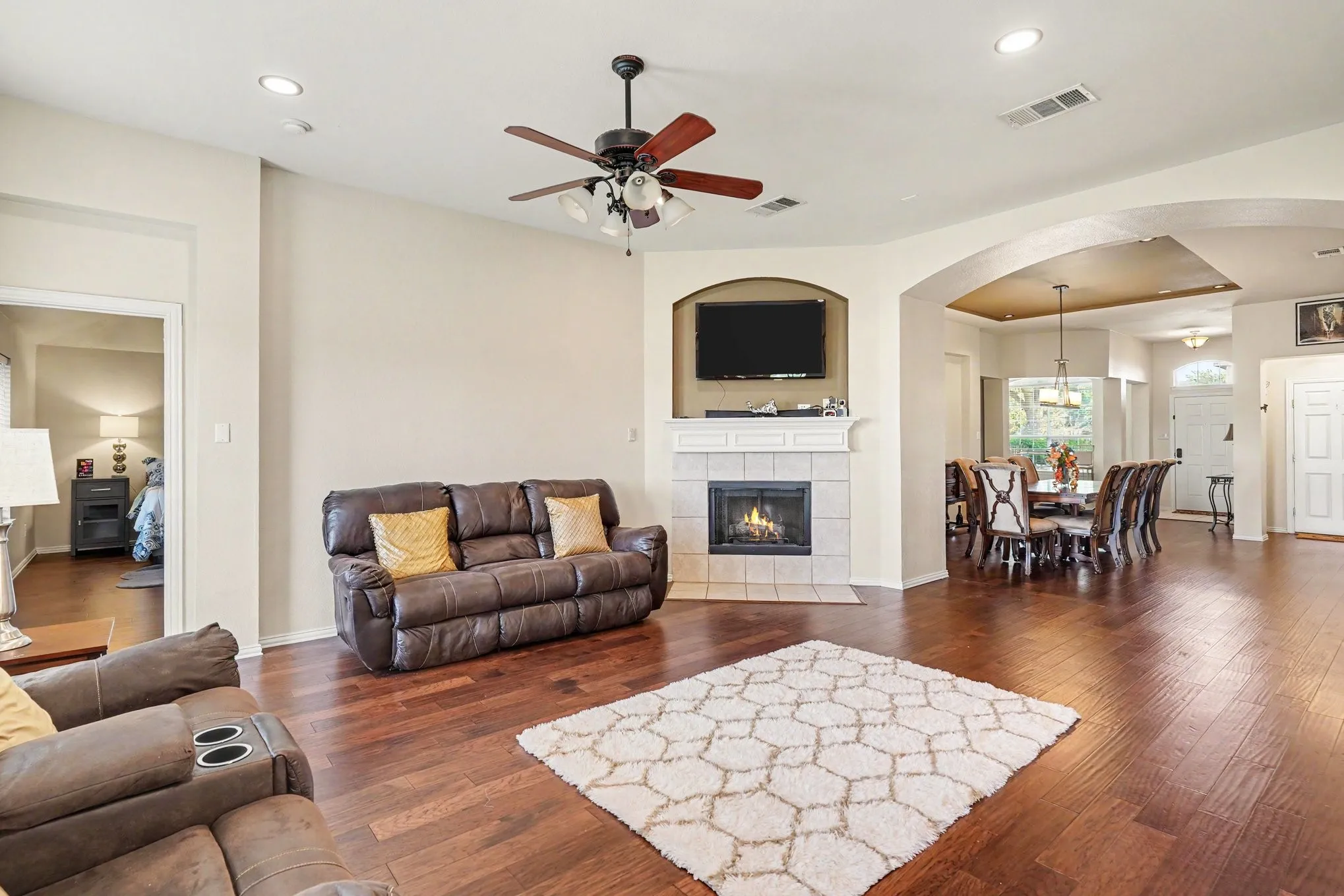 Single Family Residence For Sale in Tarrant County , 4509 Mallow Oak Drive, Fort Worth, Texas 76123, 3 Bedroom, 3 Bathroom, 2 Garage spaces, 2,897 Sqft, built in 2005, Price $349,988, mls#21354848, Real Estate Agent in Fort Worth, Homes For Sale in Tarrant county, Homes For Sale in Fort Worth, Realtor in Fort Worth Texas, Real Estate Brokerage Independent Realty Texas, Luminita Cordes Realtor