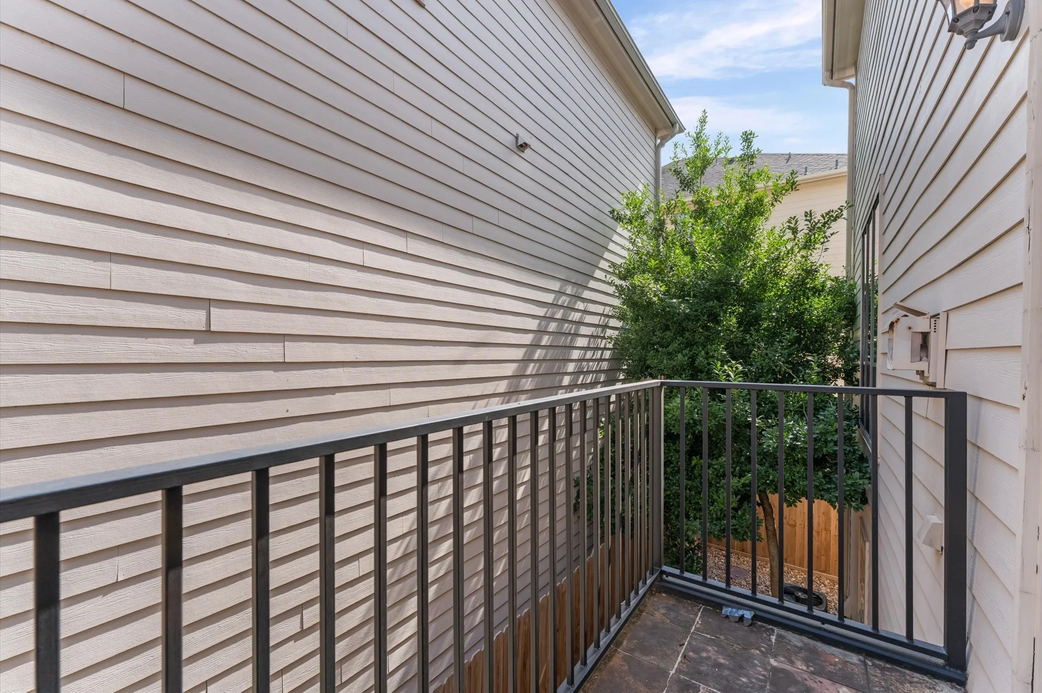 Townhouse For Sale in Harris County , 5327 Nolda Street B, Houston, Texas 77007, 3 Bedroom, 4 Bathroom, 2 Garage spaces, 2,323 Sqft, built in 2002, mls#21352690, Real Estate Agent in Houston, Homes For Sale in Harris county, Homes For Sale in Houston, Realtor in Houston Texas, Real Estate Brokerage Independent Realty Texas, Luminita Cordes Realtor
