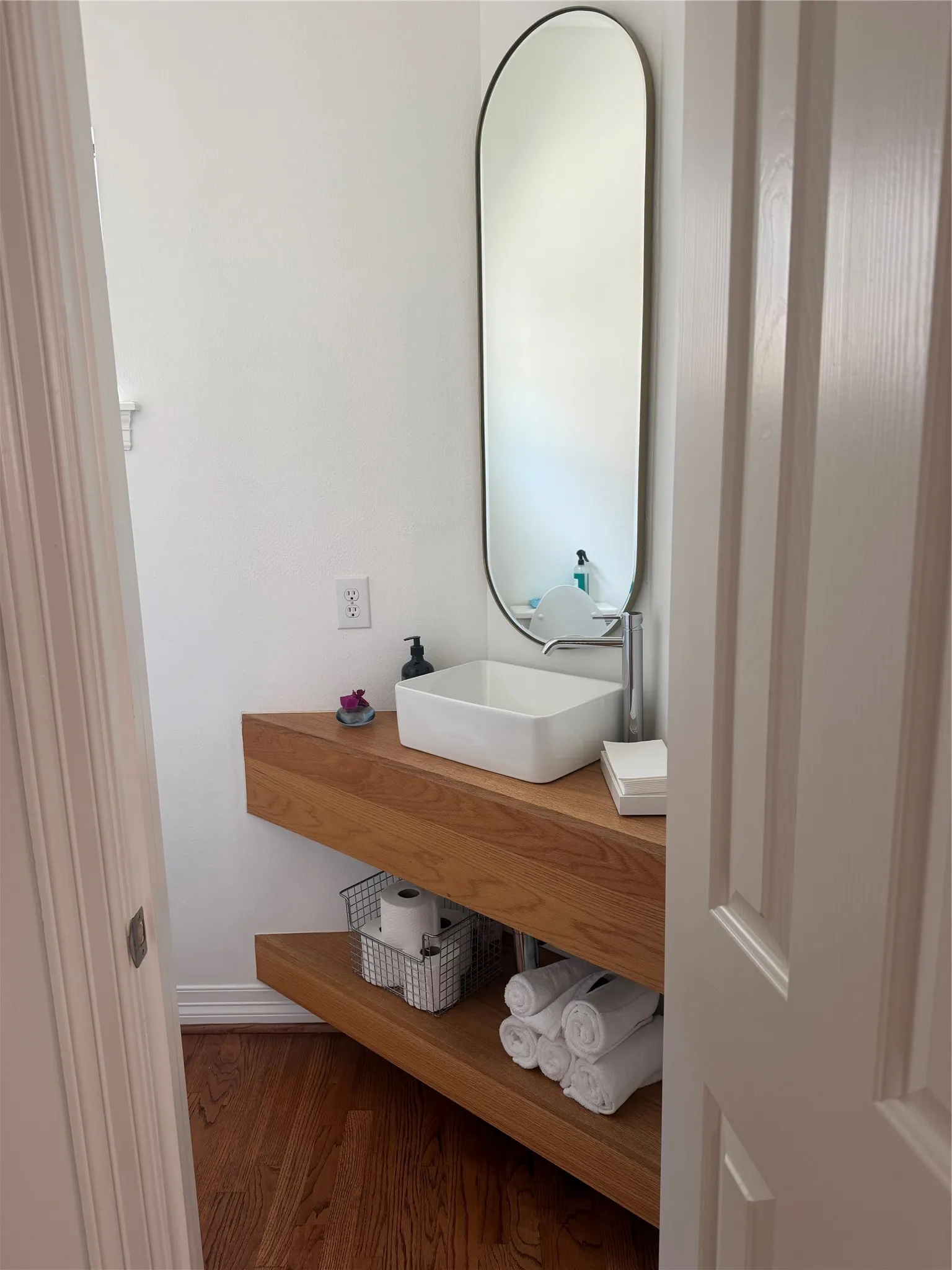 Townhouse For Sale in Harris County , 5327 Nolda Street B, Houston, Texas 77007, 3 Bedroom, 4 Bathroom, 2 Garage spaces, 2,323 Sqft, built in 2002, mls#21352690, Real Estate Agent in Houston, Homes For Sale in Harris county, Homes For Sale in Houston, Realtor in Houston Texas, Real Estate Brokerage Independent Realty Texas, Luminita Cordes Realtor