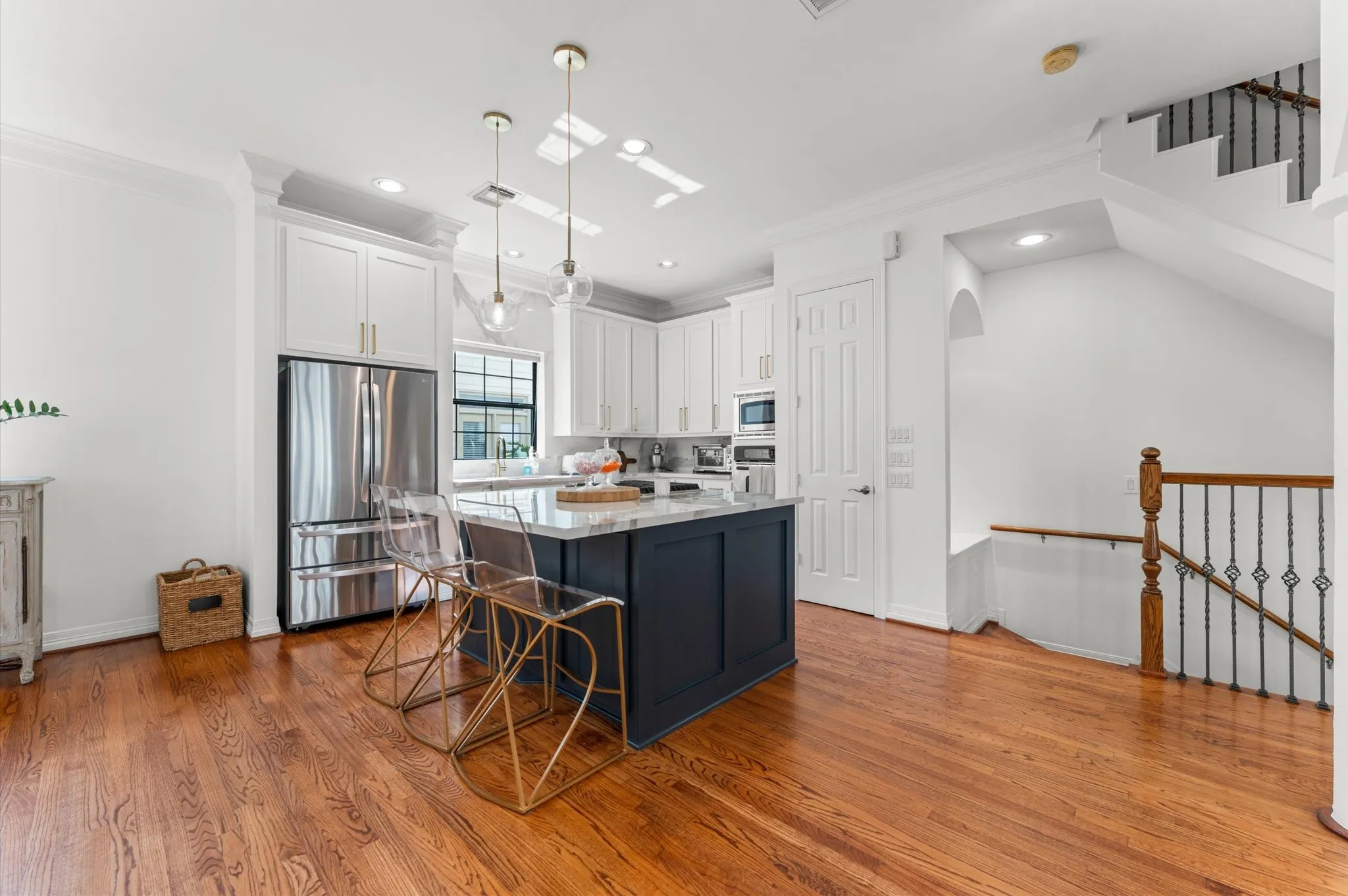 Townhouse For Sale in Harris County , 5327 Nolda Street B, Houston, Texas 77007, 3 Bedroom, 4 Bathroom, 2 Garage spaces, 2,323 Sqft, built in 2002, mls#21352690, Real Estate Agent in Houston, Homes For Sale in Harris county, Homes For Sale in Houston, Realtor in Houston Texas, Real Estate Brokerage Independent Realty Texas, Luminita Cordes Realtor