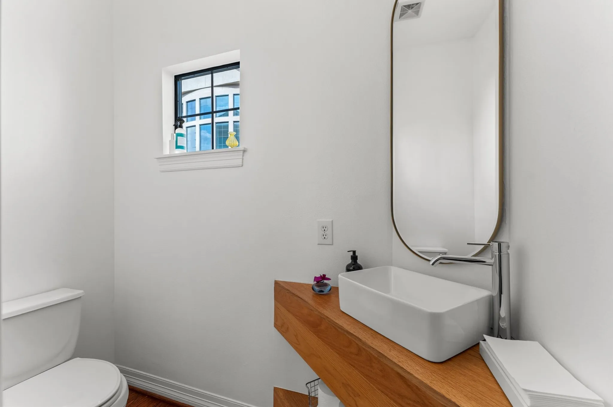 Townhouse For Sale in Harris County , 5327 Nolda Street B, Houston, Texas 77007, 3 Bedroom, 4 Bathroom, 2 Garage spaces, 2,323 Sqft, built in 2002, mls#21352690, Real Estate Agent in Houston, Homes For Sale in Harris county, Homes For Sale in Houston, Realtor in Houston Texas, Real Estate Brokerage Independent Realty Texas, Luminita Cordes Realtor