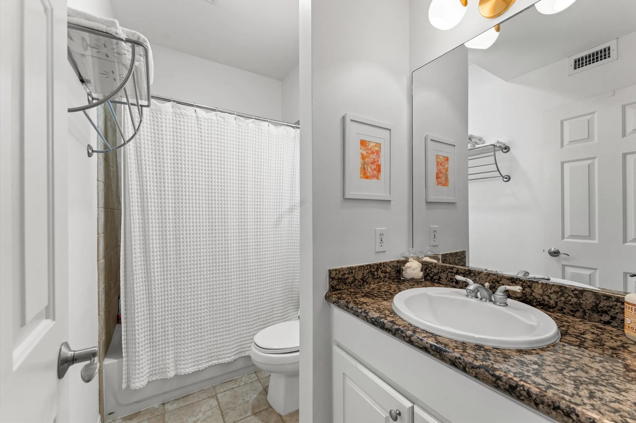 Townhouse For Sale in Harris County , 5327 Nolda Street B, Houston, Texas 77007, 3 Bedroom, 4 Bathroom, 2 Garage spaces, 2,323 Sqft, built in 2002, mls#21352690, Real Estate Agent in Houston, Homes For Sale in Harris county, Homes For Sale in Houston, Realtor in Houston Texas, Real Estate Brokerage Independent Realty Texas, Luminita Cordes Realtor