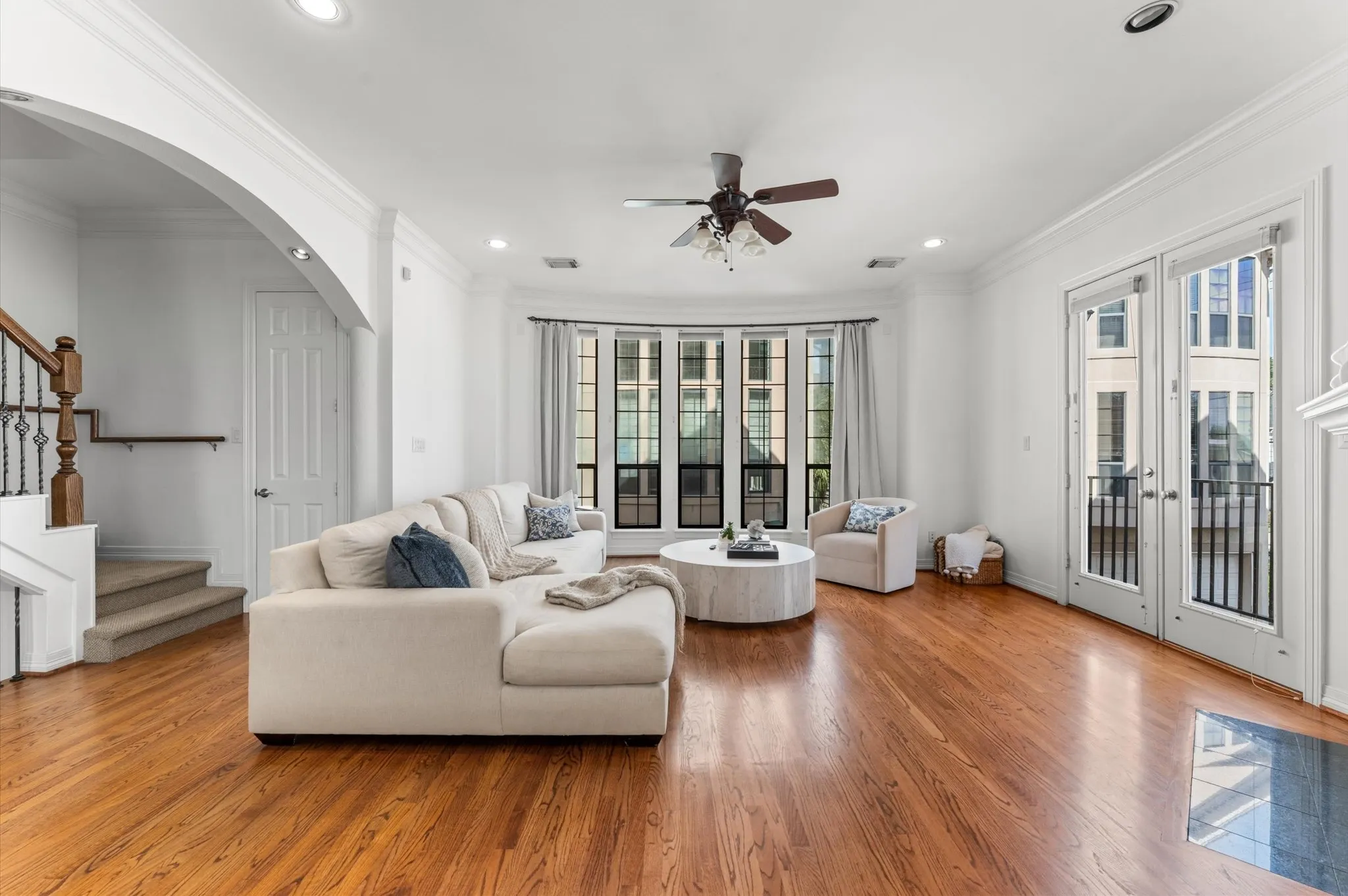 Townhouse For Sale in Harris County , 5327 Nolda Street B, Houston, Texas 77007, 3 Bedroom, 4 Bathroom, 2 Garage spaces, 2,323 Sqft, built in 2002, mls#21352690, Real Estate Agent in Houston, Homes For Sale in Harris county, Homes For Sale in Houston, Realtor in Houston Texas, Real Estate Brokerage Independent Realty Texas, Luminita Cordes Realtor