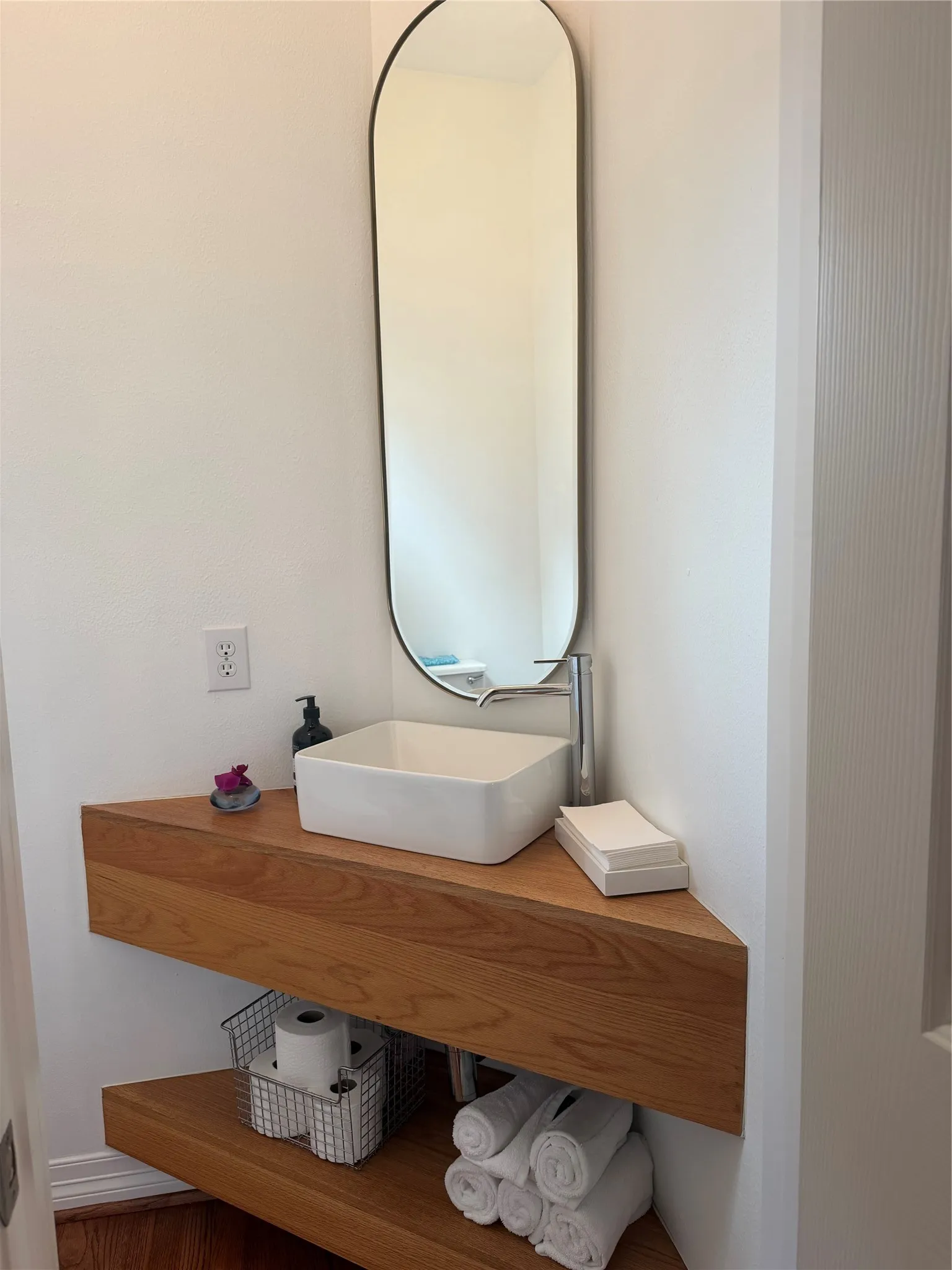 Townhouse For Sale in Harris County , 5327 Nolda Street B, Houston, Texas 77007, 3 Bedroom, 4 Bathroom, 2 Garage spaces, 2,323 Sqft, built in 2002, mls#21352690, Real Estate Agent in Houston, Homes For Sale in Harris county, Homes For Sale in Houston, Realtor in Houston Texas, Real Estate Brokerage Independent Realty Texas, Luminita Cordes Realtor