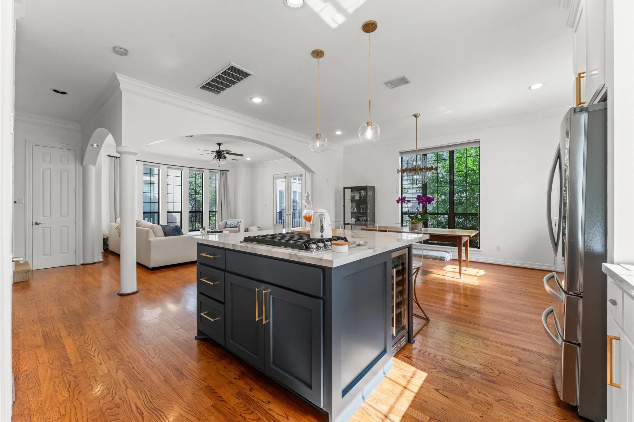 Townhouse For Sale in Harris County , 5327 Nolda Street B, Houston, Texas 77007, 3 Bedroom, 4 Bathroom, 2 Garage spaces, 2,323 Sqft, built in 2002, mls#21352690, Real Estate Agent in Houston, Homes For Sale in Harris county, Homes For Sale in Houston, Realtor in Houston Texas, Real Estate Brokerage Independent Realty Texas, Luminita Cordes Realtor