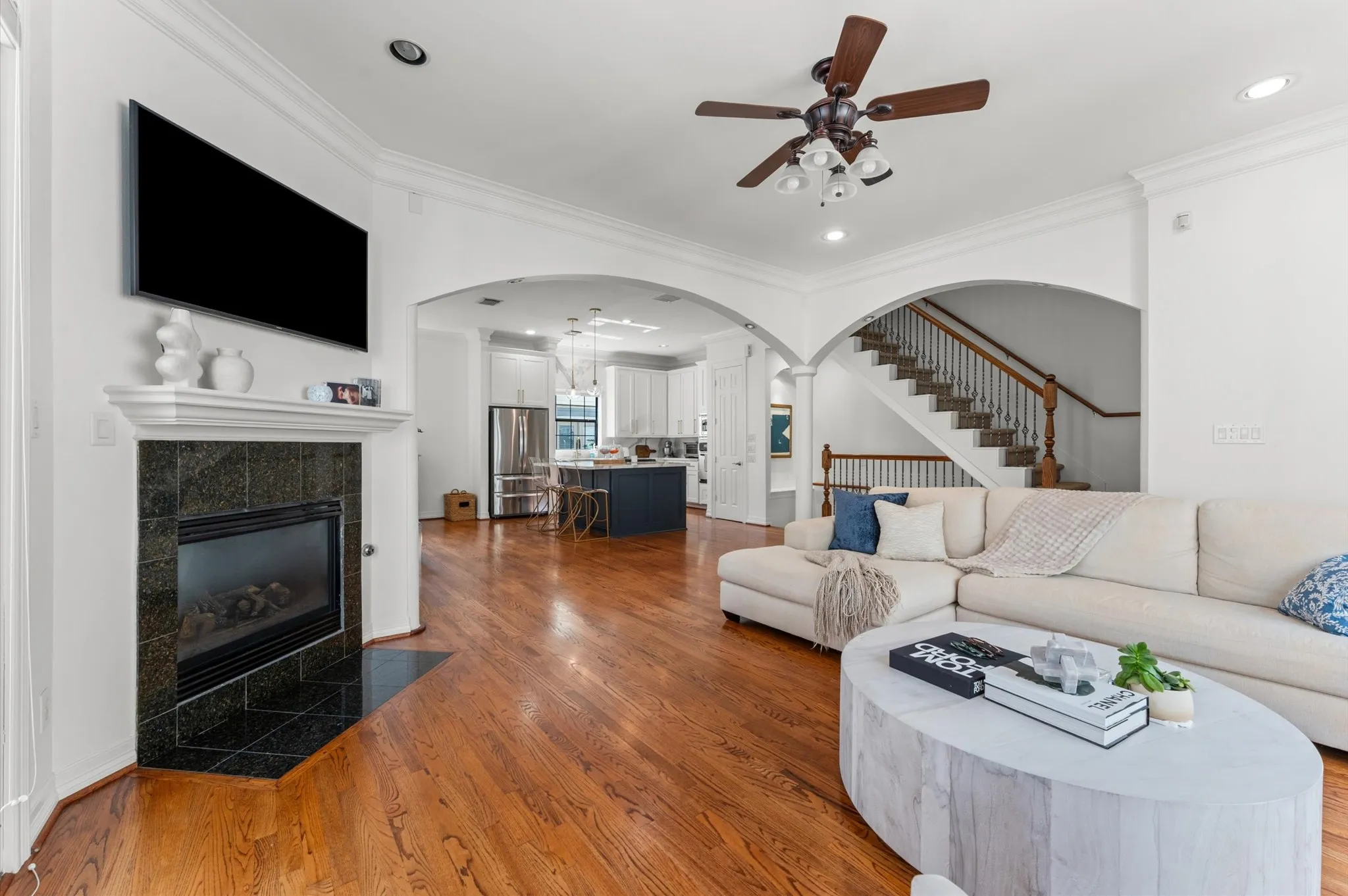 Townhouse For Sale in Harris County , 5327 Nolda Street B, Houston, Texas 77007, 3 Bedroom, 4 Bathroom, 2 Garage spaces, 2,323 Sqft, built in 2002, mls#21352690, Real Estate Agent in Houston, Homes For Sale in Harris county, Homes For Sale in Houston, Realtor in Houston Texas, Real Estate Brokerage Independent Realty Texas, Luminita Cordes Realtor