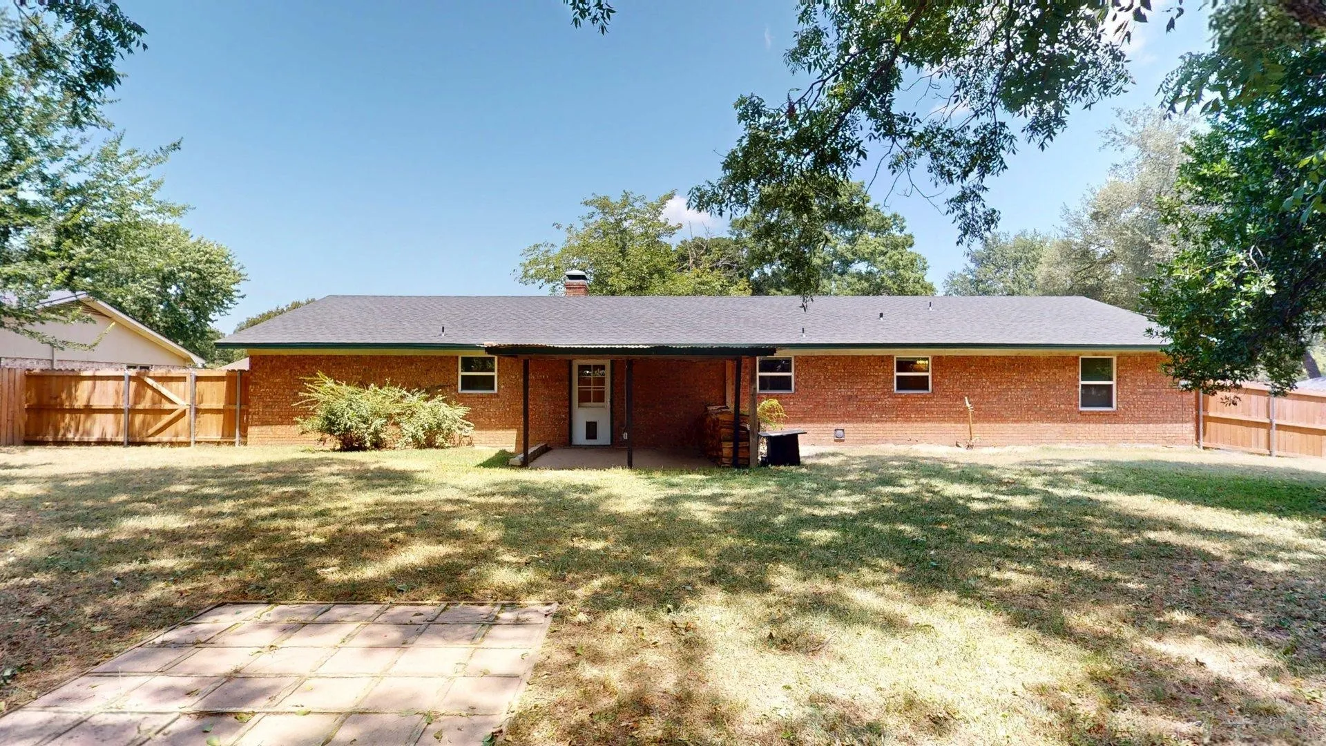 Single Family Residence For Sale in Henderson County , 3308 Bogota Street, Athens, Texas 75752, 3 Bedroom, 2 Bathroom, 2 Garage spaces, 1,817 Sqft, built in 1976, mls#21354011, Real Estate Agent in Athens, Homes For Sale in Henderson county, Homes For Sale in Athens, Realtor in Athens Texas, Real Estate Brokerage Independent Realty Texas, Luminita Cordes Realtor