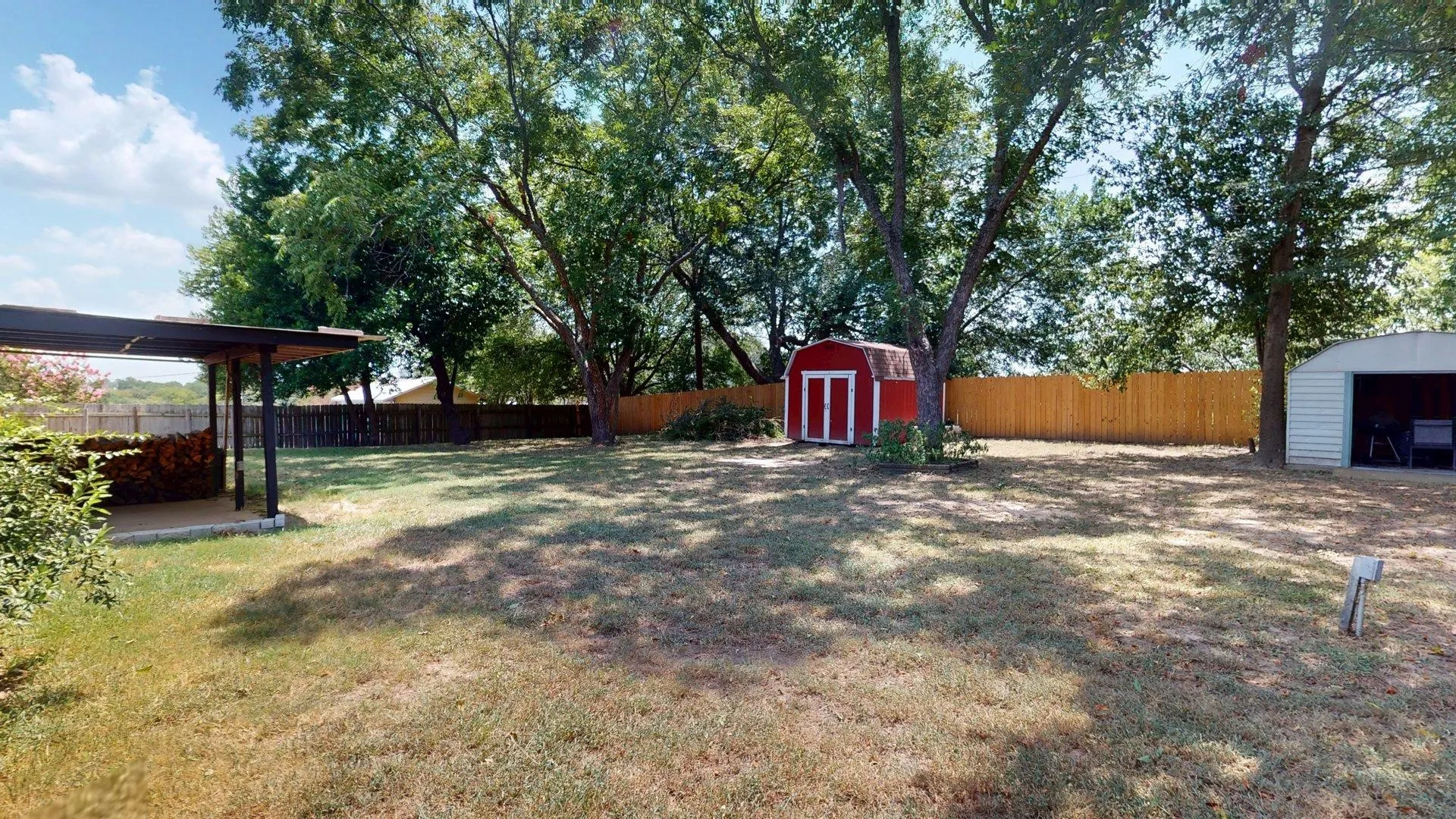 Single Family Residence For Sale in Henderson County , 3308 Bogota Street, Athens, Texas 75752, 3 Bedroom, 2 Bathroom, 2 Garage spaces, 1,817 Sqft, built in 1976, mls#21354011, Real Estate Agent in Athens, Homes For Sale in Henderson county, Homes For Sale in Athens, Realtor in Athens Texas, Real Estate Brokerage Independent Realty Texas, Luminita Cordes Realtor