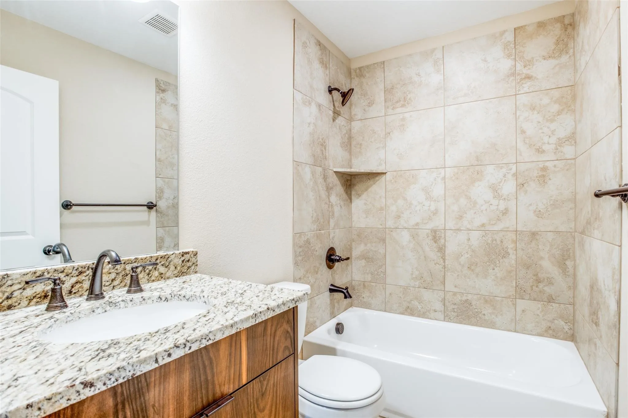Single Family Residence For Rent in Hunt County , 134 Canales Circle, Greenville, Texas 75401, 3 Bedroom, 3 Bathroom, 2 Garage spaces, 1,802 Sqft, built in 2022, mls#21354863, Real Estate Agent in Greenville, Homes For Rent in Hunt county, Homes For Rent in Greenville, Realtor in Greenville Texas, Real Estate Brokerage Independent Realty Texas, Luminita Cordes Realtor