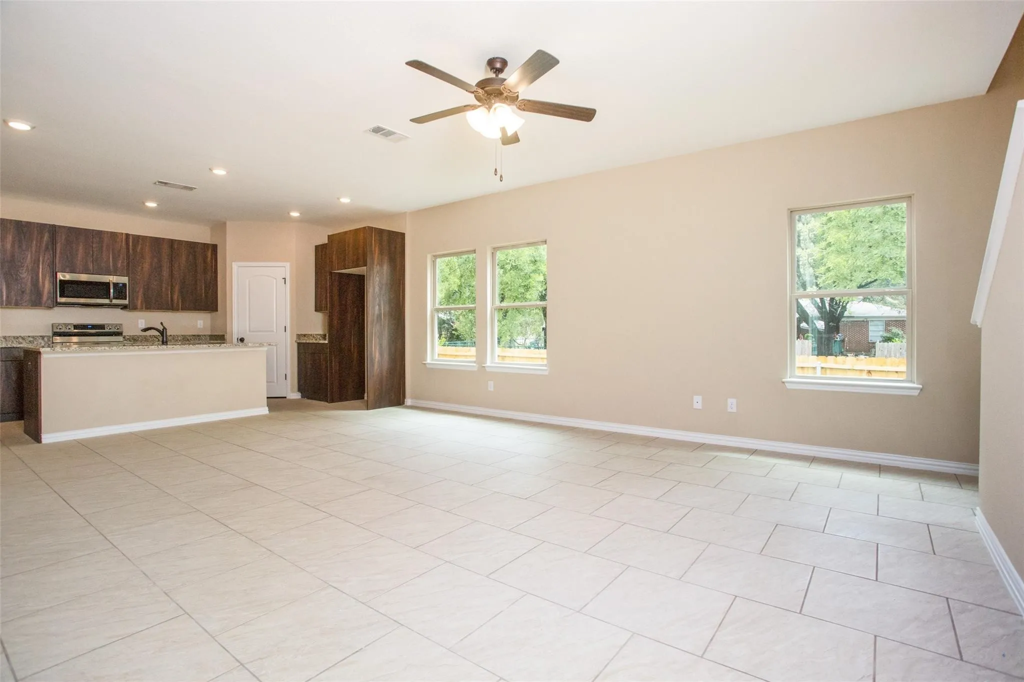 Single Family Residence For Rent in Hunt County , 134 Canales Circle, Greenville, Texas 75401, 3 Bedroom, 3 Bathroom, 2 Garage spaces, 1,802 Sqft, built in 2022, mls#21354863, Real Estate Agent in Greenville, Homes For Rent in Hunt county, Homes For Rent in Greenville, Realtor in Greenville Texas, Real Estate Brokerage Independent Realty Texas, Luminita Cordes Realtor