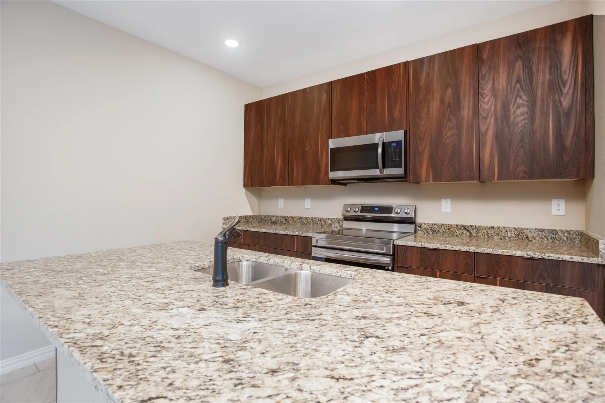 Single Family Residence For Rent in Hunt County , 134 Canales Circle, Greenville, Texas 75401, 3 Bedroom, 3 Bathroom, 2 Garage spaces, 1,802 Sqft, built in 2022, mls#21354863, Real Estate Agent in Greenville, Homes For Rent in Hunt county, Homes For Rent in Greenville, Realtor in Greenville Texas, Real Estate Brokerage Independent Realty Texas, Luminita Cordes Realtor
