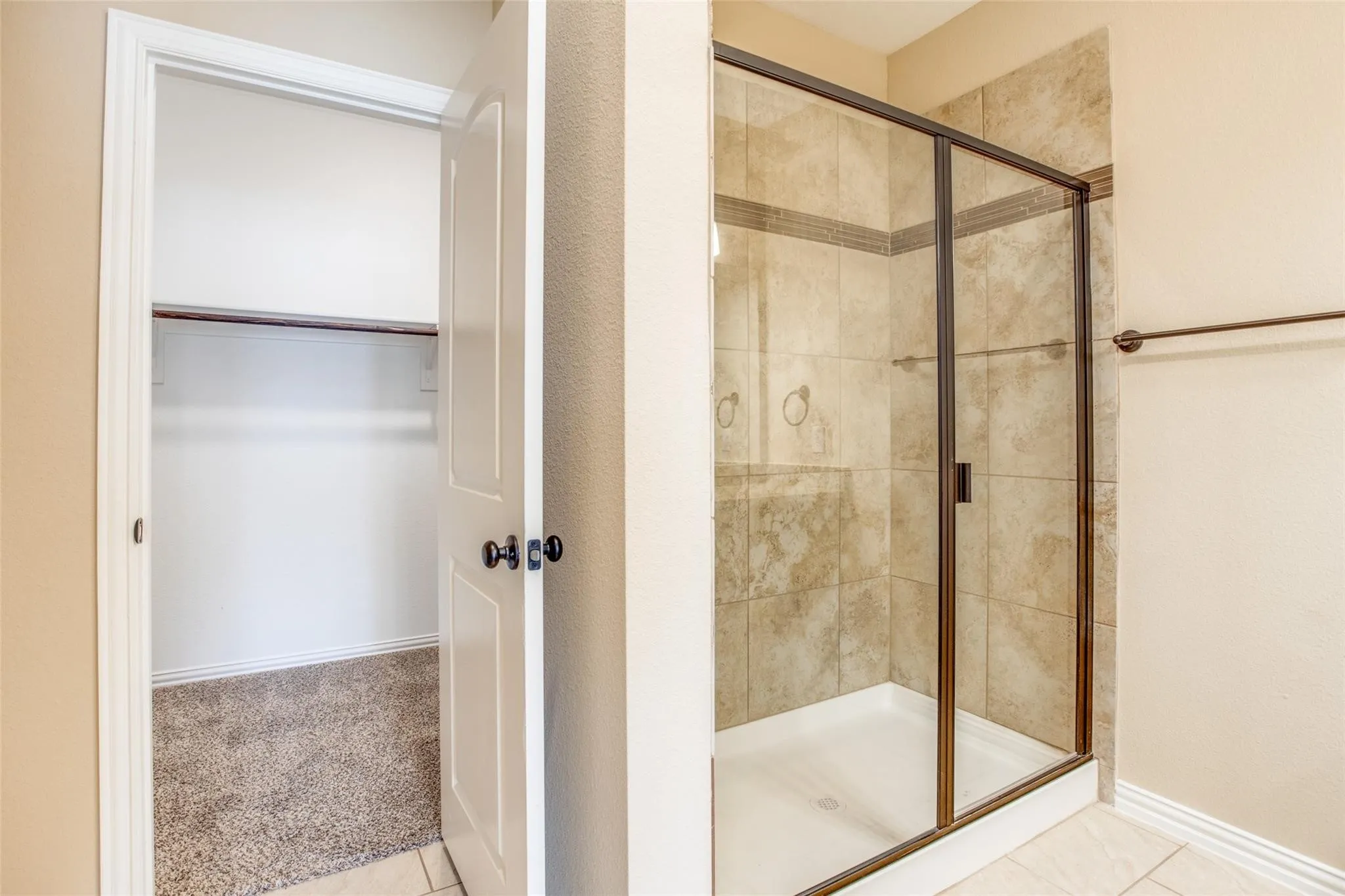 Single Family Residence For Rent in Hunt County , 134 Canales Circle, Greenville, Texas 75401, 3 Bedroom, 3 Bathroom, 2 Garage spaces, 1,802 Sqft, built in 2022, mls#21354863, Real Estate Agent in Greenville, Homes For Rent in Hunt county, Homes For Rent in Greenville, Realtor in Greenville Texas, Real Estate Brokerage Independent Realty Texas, Luminita Cordes Realtor