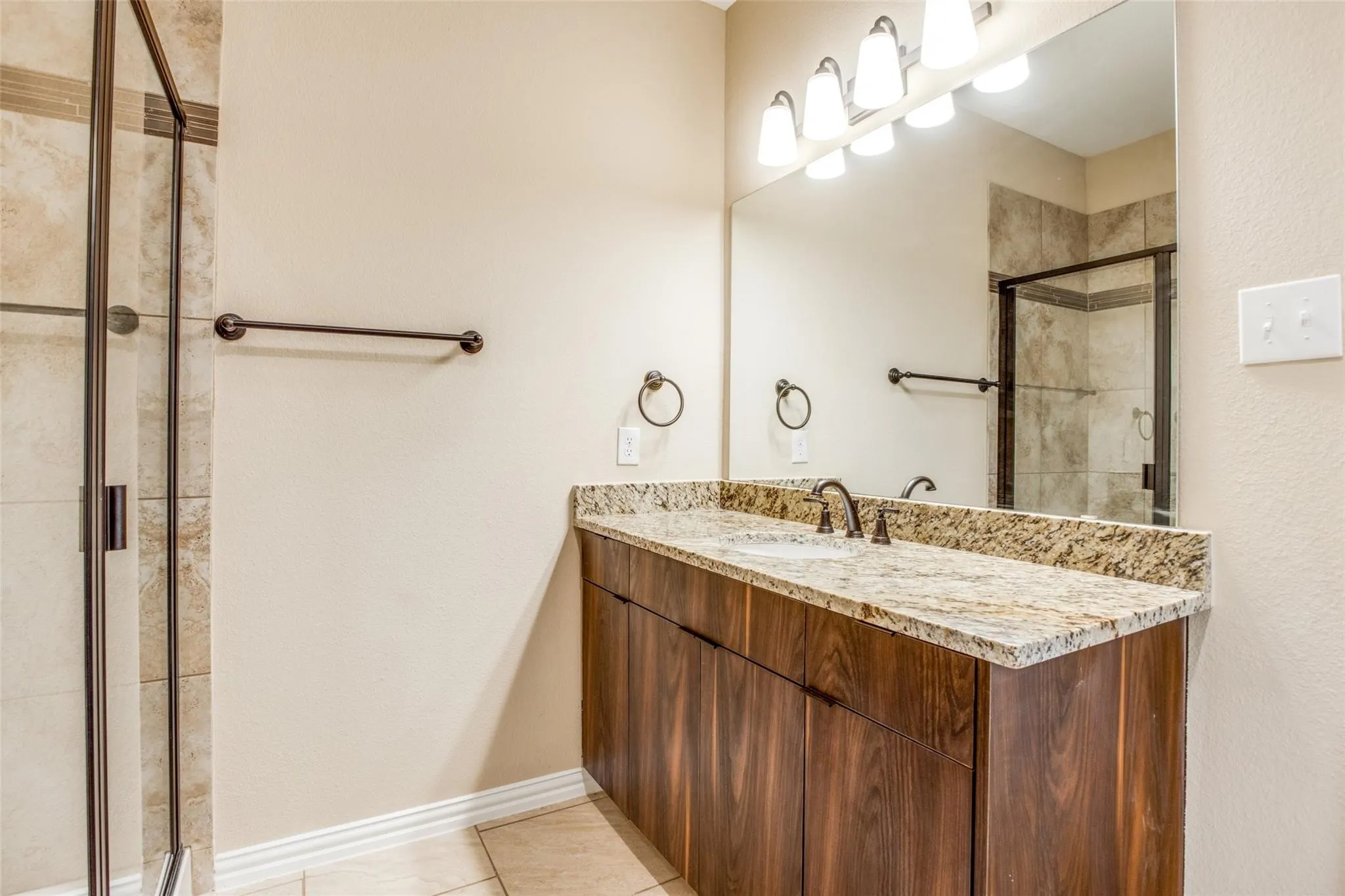 Single Family Residence For Rent in Hunt County , 134 Canales Circle, Greenville, Texas 75401, 3 Bedroom, 3 Bathroom, 2 Garage spaces, 1,802 Sqft, built in 2022, mls#21354863, Real Estate Agent in Greenville, Homes For Rent in Hunt county, Homes For Rent in Greenville, Realtor in Greenville Texas, Real Estate Brokerage Independent Realty Texas, Luminita Cordes Realtor