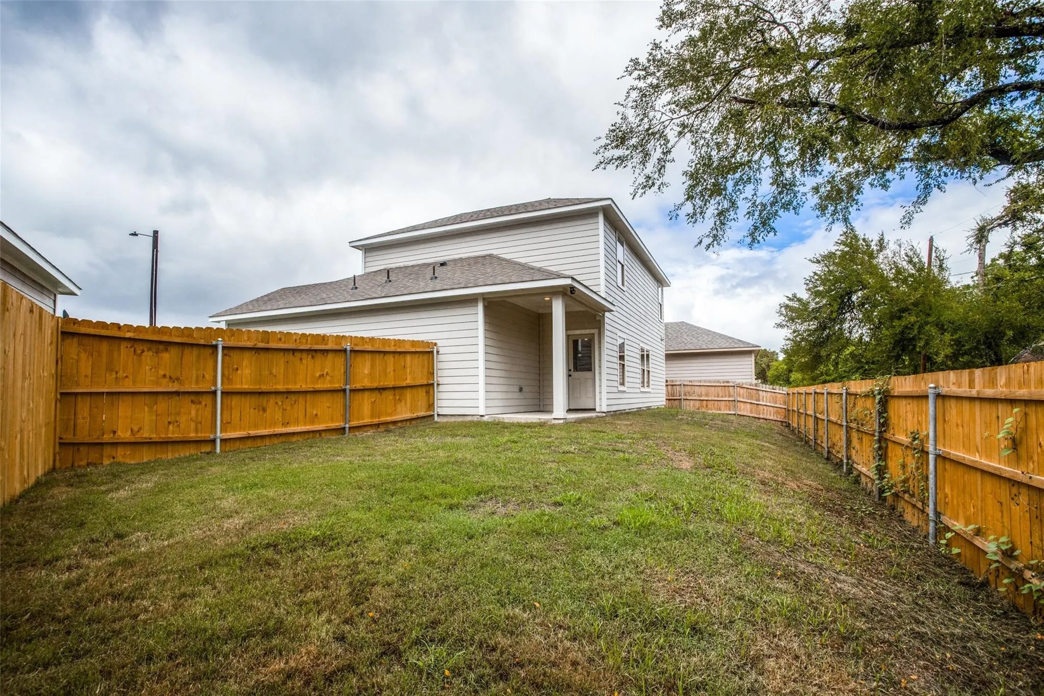 Single Family Residence For Rent in Hunt County , 134 Canales Circle, Greenville, Texas 75401, 3 Bedroom, 3 Bathroom, 2 Garage spaces, 1,802 Sqft, built in 2022, mls#21354863, Real Estate Agent in Greenville, Homes For Rent in Hunt county, Homes For Rent in Greenville, Realtor in Greenville Texas, Real Estate Brokerage Independent Realty Texas, Luminita Cordes Realtor