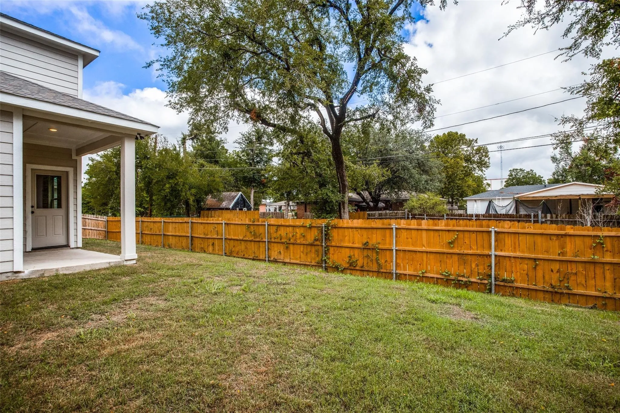 Single Family Residence For Rent in Hunt County , 134 Canales Circle, Greenville, Texas 75401, 3 Bedroom, 3 Bathroom, 2 Garage spaces, 1,802 Sqft, built in 2022, mls#21354863, Real Estate Agent in Greenville, Homes For Rent in Hunt county, Homes For Rent in Greenville, Realtor in Greenville Texas, Real Estate Brokerage Independent Realty Texas, Luminita Cordes Realtor