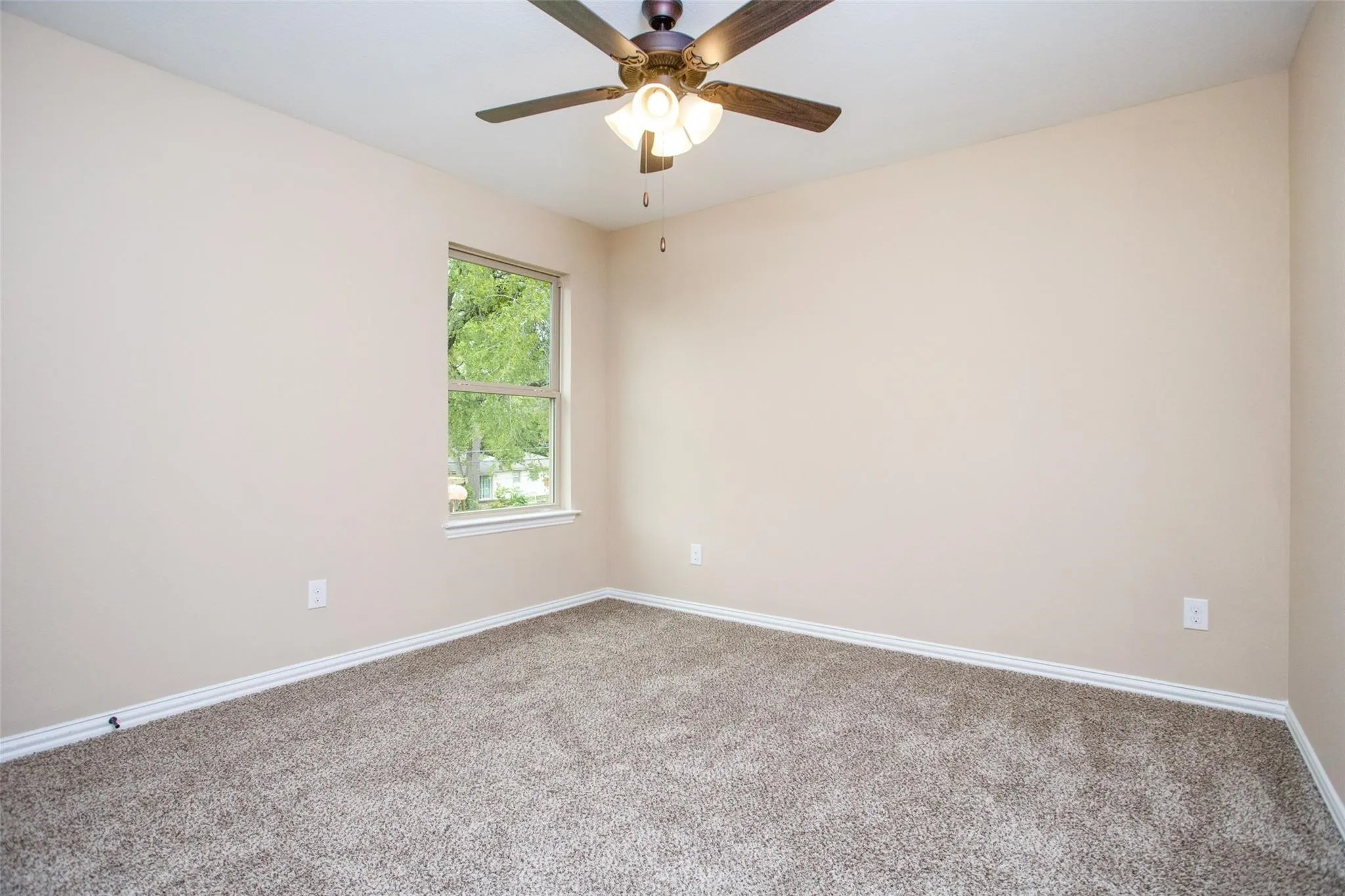 Single Family Residence For Rent in Hunt County , 134 Canales Circle, Greenville, Texas 75401, 3 Bedroom, 3 Bathroom, 2 Garage spaces, 1,802 Sqft, built in 2022, mls#21354863, Real Estate Agent in Greenville, Homes For Rent in Hunt county, Homes For Rent in Greenville, Realtor in Greenville Texas, Real Estate Brokerage Independent Realty Texas, Luminita Cordes Realtor