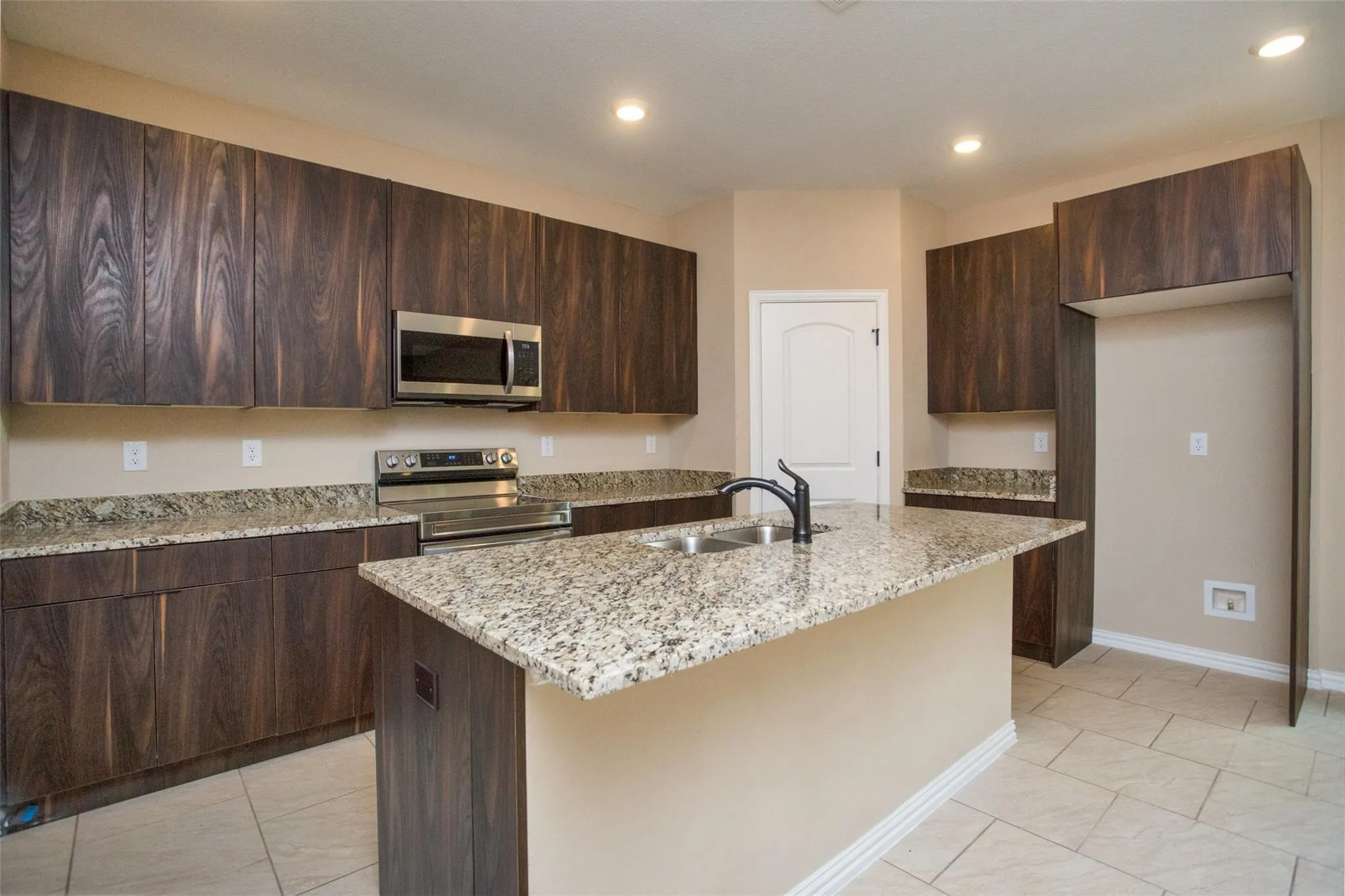 Single Family Residence For Rent in Hunt County , 134 Canales Circle, Greenville, Texas 75401, 3 Bedroom, 3 Bathroom, 2 Garage spaces, 1,802 Sqft, built in 2022, mls#21354863, Real Estate Agent in Greenville, Homes For Rent in Hunt county, Homes For Rent in Greenville, Realtor in Greenville Texas, Real Estate Brokerage Independent Realty Texas, Luminita Cordes Realtor