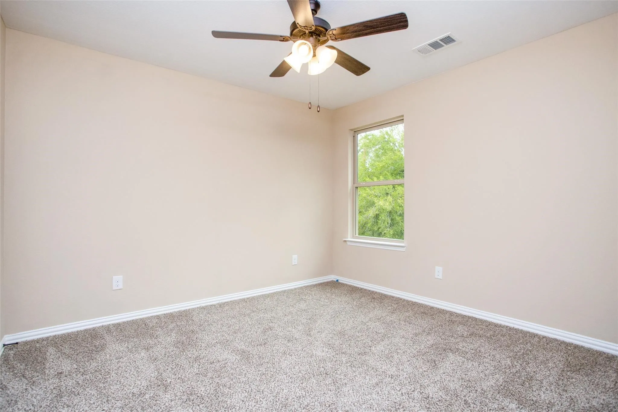 Single Family Residence For Rent in Hunt County , 134 Canales Circle, Greenville, Texas 75401, 3 Bedroom, 3 Bathroom, 2 Garage spaces, 1,802 Sqft, built in 2022, mls#21354863, Real Estate Agent in Greenville, Homes For Rent in Hunt county, Homes For Rent in Greenville, Realtor in Greenville Texas, Real Estate Brokerage Independent Realty Texas, Luminita Cordes Realtor