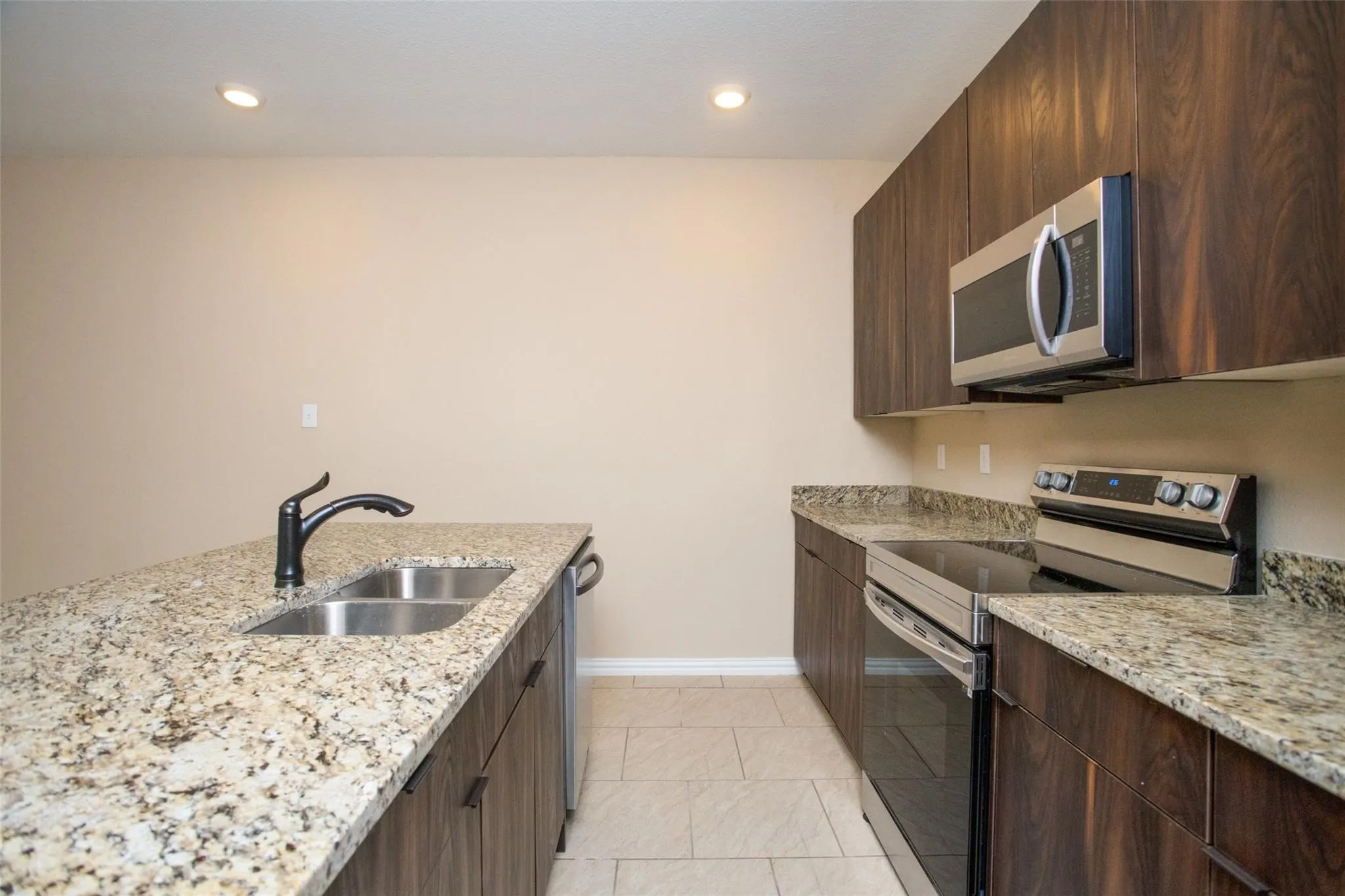 Single Family Residence For Rent in Hunt County , 134 Canales Circle, Greenville, Texas 75401, 3 Bedroom, 3 Bathroom, 2 Garage spaces, 1,802 Sqft, built in 2022, mls#21354863, Real Estate Agent in Greenville, Homes For Rent in Hunt county, Homes For Rent in Greenville, Realtor in Greenville Texas, Real Estate Brokerage Independent Realty Texas, Luminita Cordes Realtor
