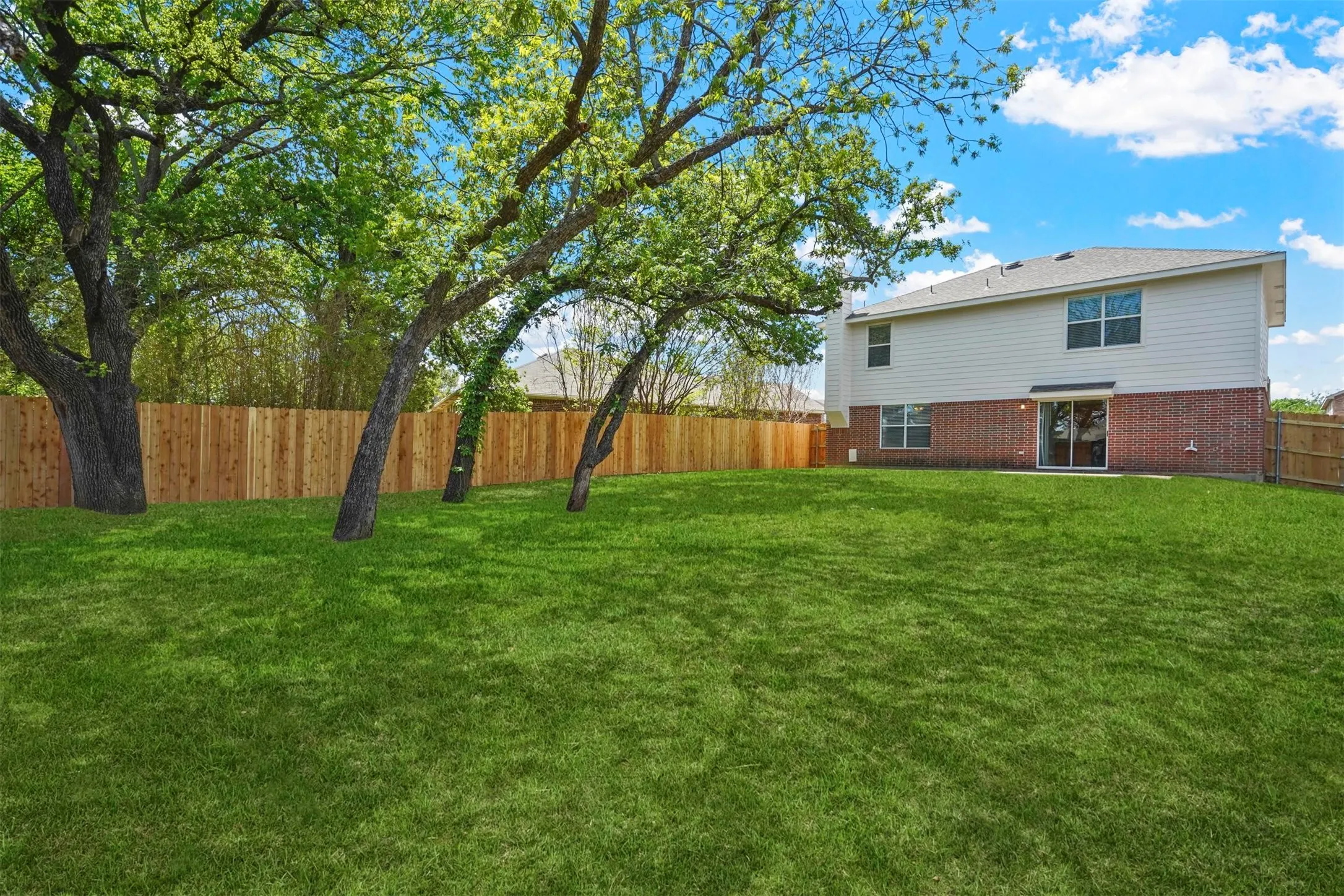 Single Family Residence For Rent in Tarrant County , 6432 Paradise Valley Road, Fort Worth, Texas 76112, 3 Bedroom, 3 Bathroom, 2 Garage spaces, 2,000 Sqft, built in 2007, mls#21354867, Real Estate Agent in Fort Worth, Homes For Rent in Tarrant county, Homes For Rent in Fort Worth, Realtor in Fort Worth Texas, Real Estate Brokerage Independent Realty Texas, Luminita Cordes Realtor