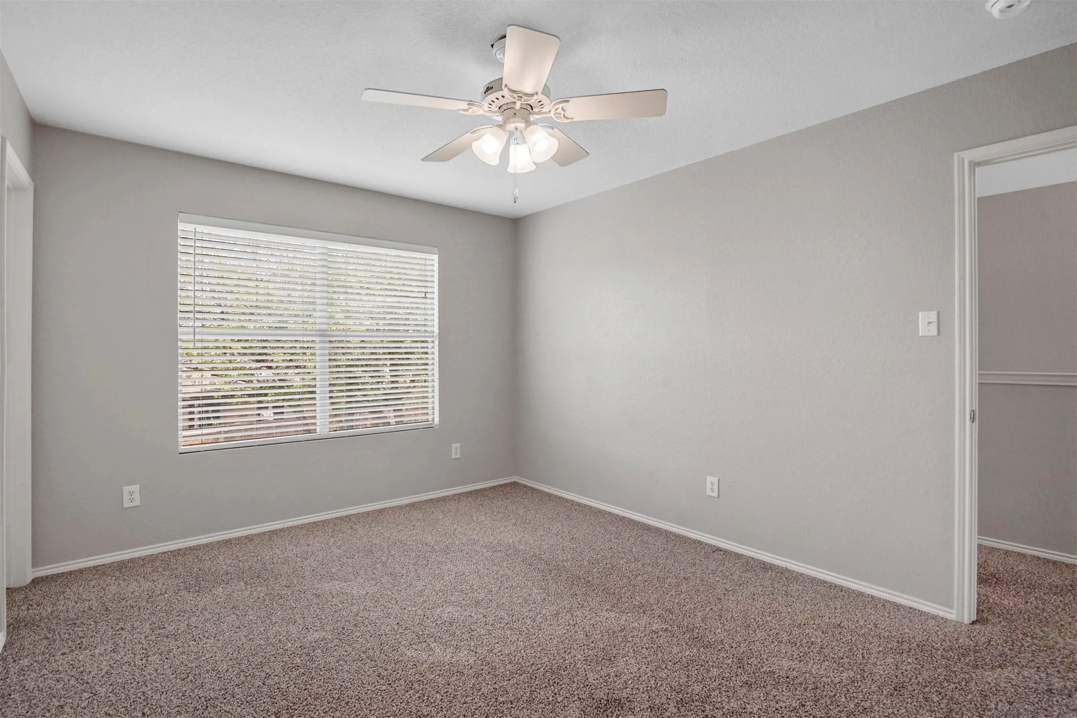Single Family Residence For Rent in Tarrant County , 6432 Paradise Valley Road, Fort Worth, Texas 76112, 3 Bedroom, 3 Bathroom, 2 Garage spaces, 2,000 Sqft, built in 2007, mls#21354867, Real Estate Agent in Fort Worth, Homes For Rent in Tarrant county, Homes For Rent in Fort Worth, Realtor in Fort Worth Texas, Real Estate Brokerage Independent Realty Texas, Luminita Cordes Realtor