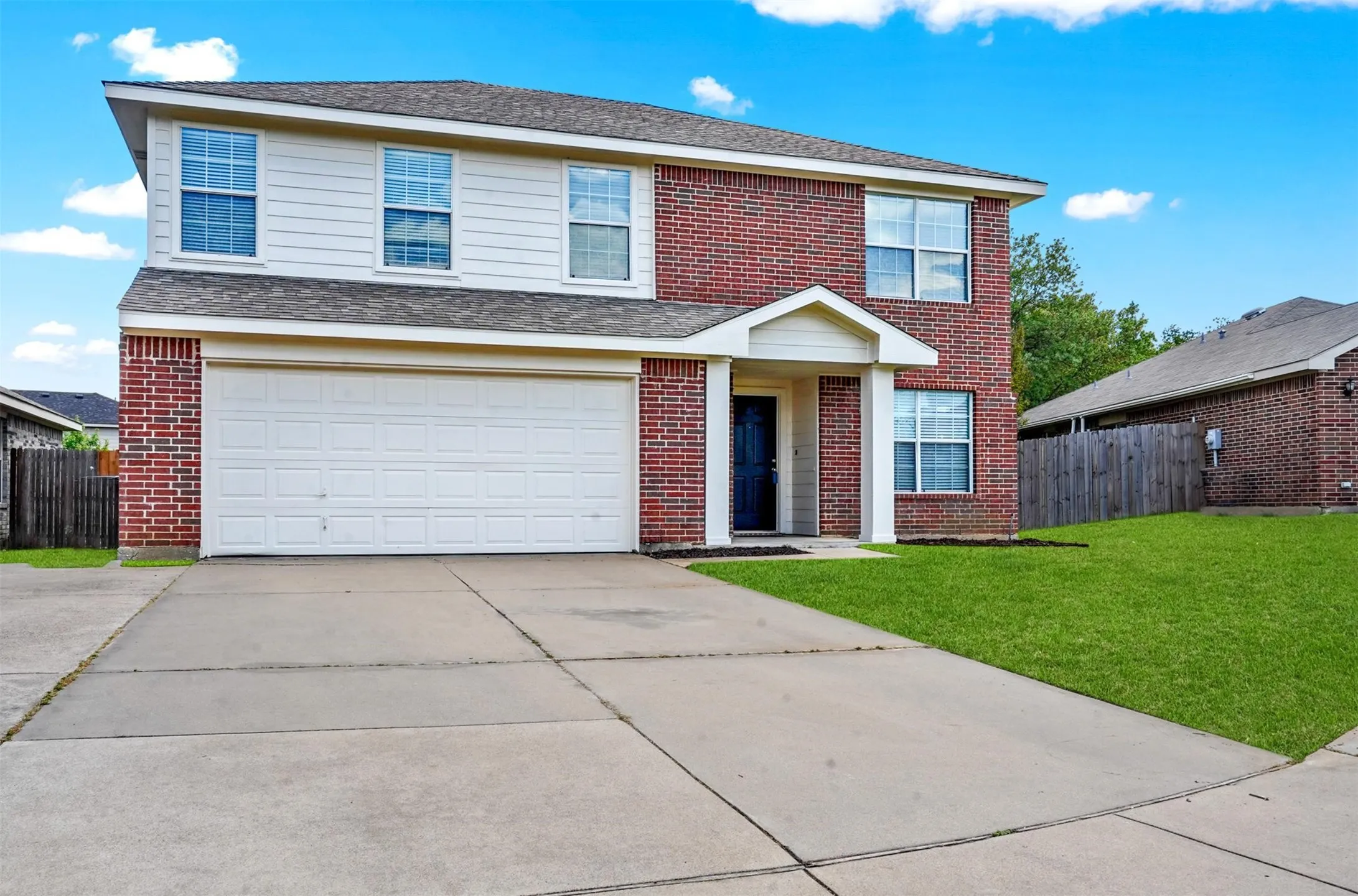 Single Family Residence For Rent in Tarrant County , 6432 Paradise Valley Road, Fort Worth, Texas 76112, 3 Bedroom, 3 Bathroom, 2 Garage spaces, 2,000 Sqft, built in 2007, mls#21354867, Real Estate Agent in Fort Worth, Homes For Rent in Tarrant county, Homes For Rent in Fort Worth, Realtor in Fort Worth Texas, Real Estate Brokerage Independent Realty Texas, Luminita Cordes Realtor
