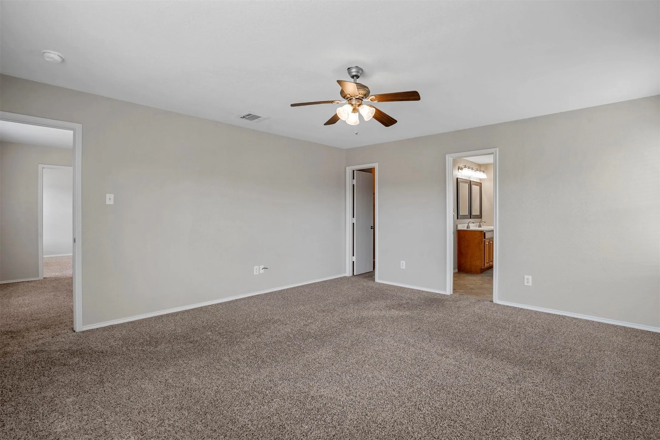 Single Family Residence For Rent in Tarrant County , 6432 Paradise Valley Road, Fort Worth, Texas 76112, 3 Bedroom, 3 Bathroom, 2 Garage spaces, 2,000 Sqft, built in 2007, mls#21354867, Real Estate Agent in Fort Worth, Homes For Rent in Tarrant county, Homes For Rent in Fort Worth, Realtor in Fort Worth Texas, Real Estate Brokerage Independent Realty Texas, Luminita Cordes Realtor