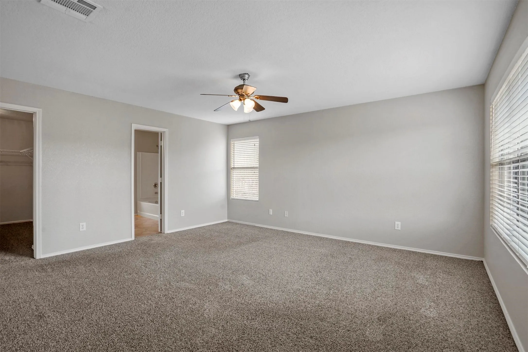 Single Family Residence For Rent in Tarrant County , 6432 Paradise Valley Road, Fort Worth, Texas 76112, 3 Bedroom, 3 Bathroom, 2 Garage spaces, 2,000 Sqft, built in 2007, mls#21354867, Real Estate Agent in Fort Worth, Homes For Rent in Tarrant county, Homes For Rent in Fort Worth, Realtor in Fort Worth Texas, Real Estate Brokerage Independent Realty Texas, Luminita Cordes Realtor