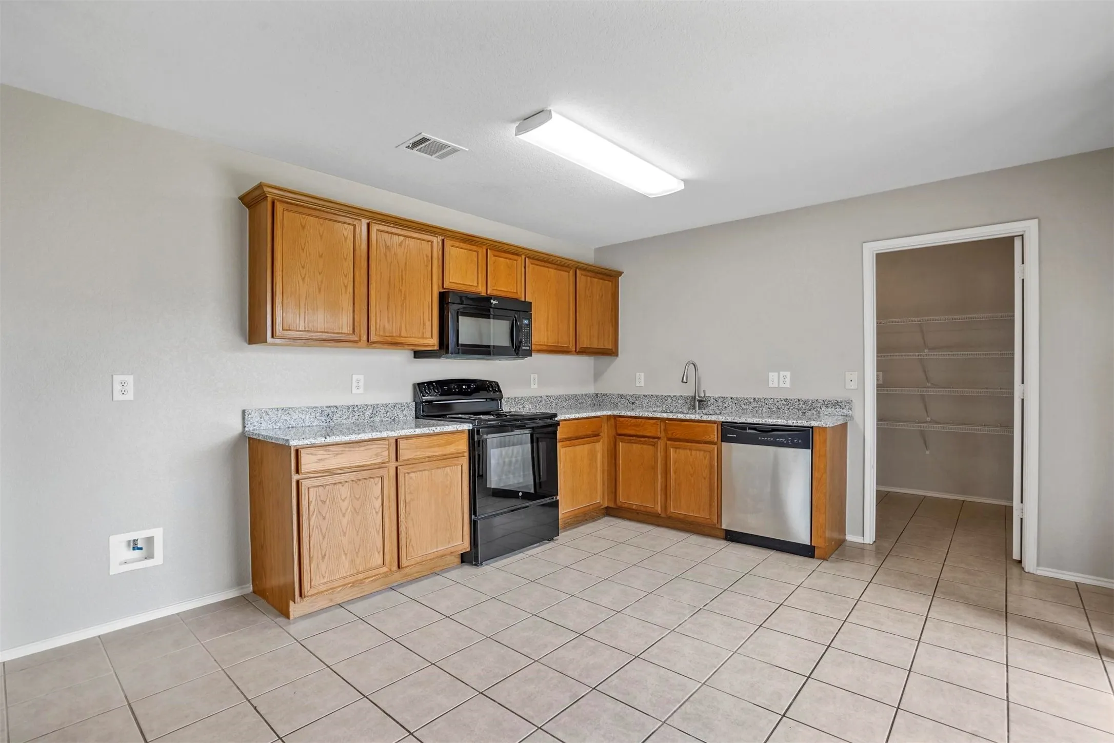 Single Family Residence For Rent in Tarrant County , 6432 Paradise Valley Road, Fort Worth, Texas 76112, 3 Bedroom, 3 Bathroom, 2 Garage spaces, 2,000 Sqft, built in 2007, mls#21354867, Real Estate Agent in Fort Worth, Homes For Rent in Tarrant county, Homes For Rent in Fort Worth, Realtor in Fort Worth Texas, Real Estate Brokerage Independent Realty Texas, Luminita Cordes Realtor