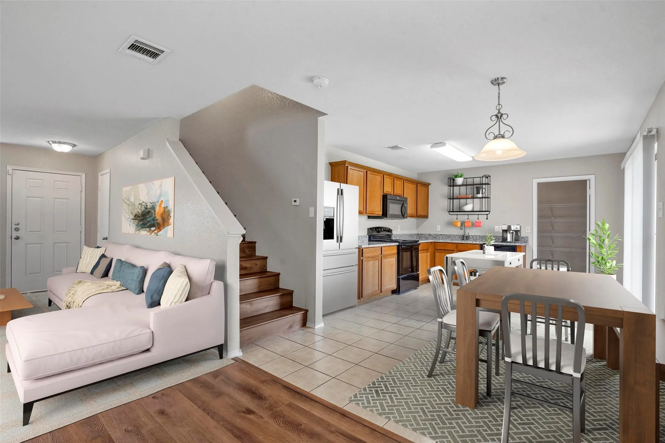 Single Family Residence For Rent in Tarrant County , 6432 Paradise Valley Road, Fort Worth, Texas 76112, 3 Bedroom, 3 Bathroom, 2 Garage spaces, 2,000 Sqft, built in 2007, mls#21354867, Real Estate Agent in Fort Worth, Homes For Rent in Tarrant county, Homes For Rent in Fort Worth, Realtor in Fort Worth Texas, Real Estate Brokerage Independent Realty Texas, Luminita Cordes Realtor