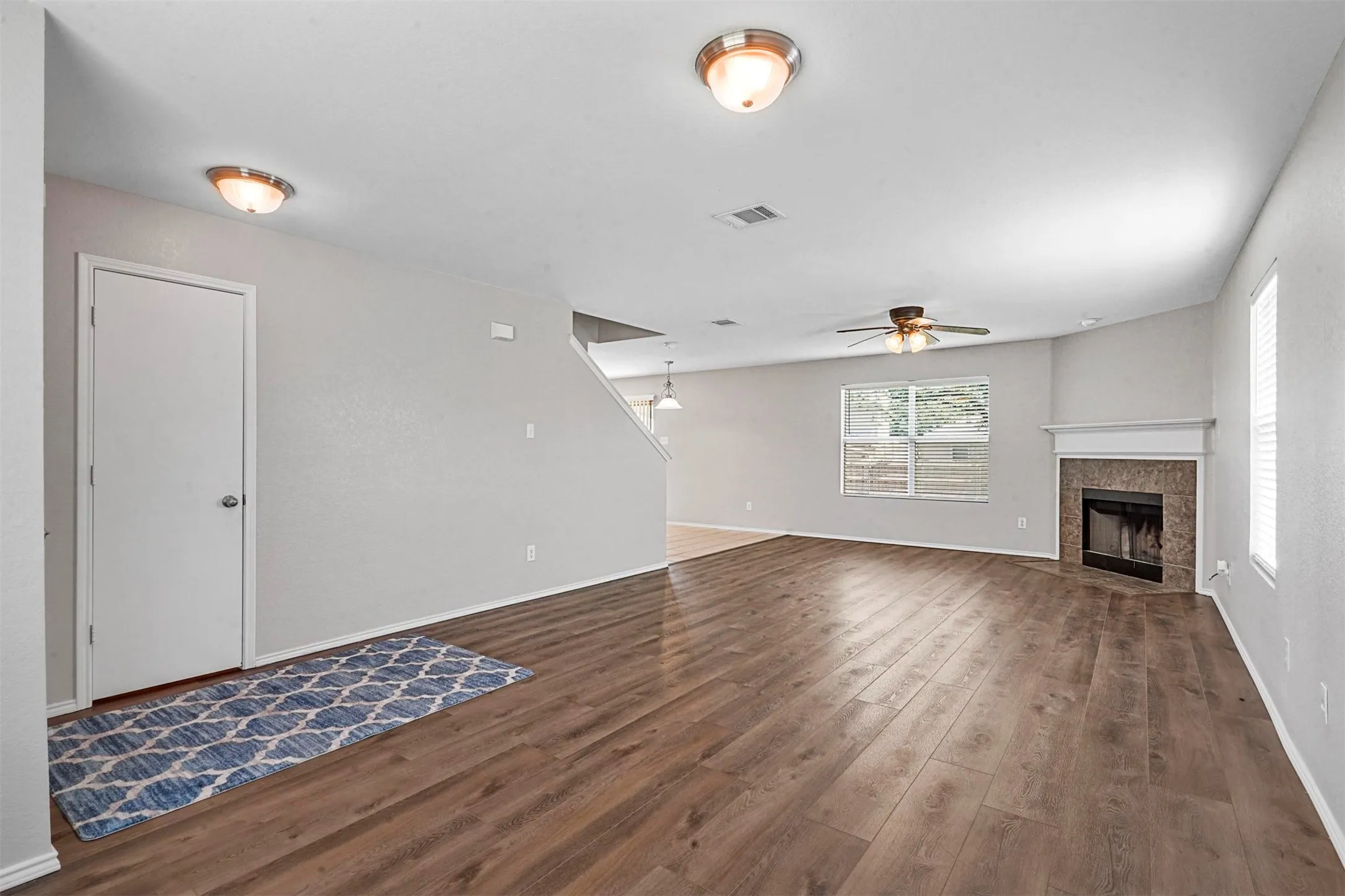 Single Family Residence For Rent in Tarrant County , 6432 Paradise Valley Road, Fort Worth, Texas 76112, 3 Bedroom, 3 Bathroom, 2 Garage spaces, 2,000 Sqft, built in 2007, mls#21354867, Real Estate Agent in Fort Worth, Homes For Rent in Tarrant county, Homes For Rent in Fort Worth, Realtor in Fort Worth Texas, Real Estate Brokerage Independent Realty Texas, Luminita Cordes Realtor
