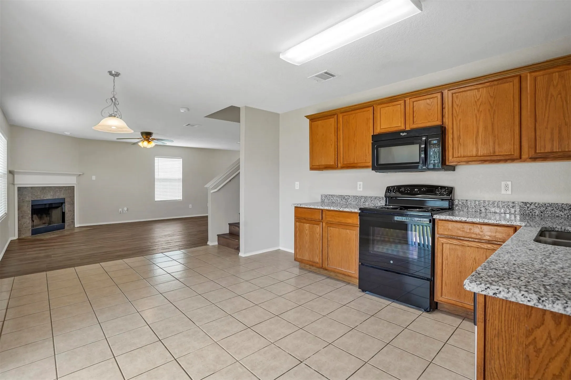 Single Family Residence For Rent in Tarrant County , 6432 Paradise Valley Road, Fort Worth, Texas 76112, 3 Bedroom, 3 Bathroom, 2 Garage spaces, 2,000 Sqft, built in 2007, mls#21354867, Real Estate Agent in Fort Worth, Homes For Rent in Tarrant county, Homes For Rent in Fort Worth, Realtor in Fort Worth Texas, Real Estate Brokerage Independent Realty Texas, Luminita Cordes Realtor