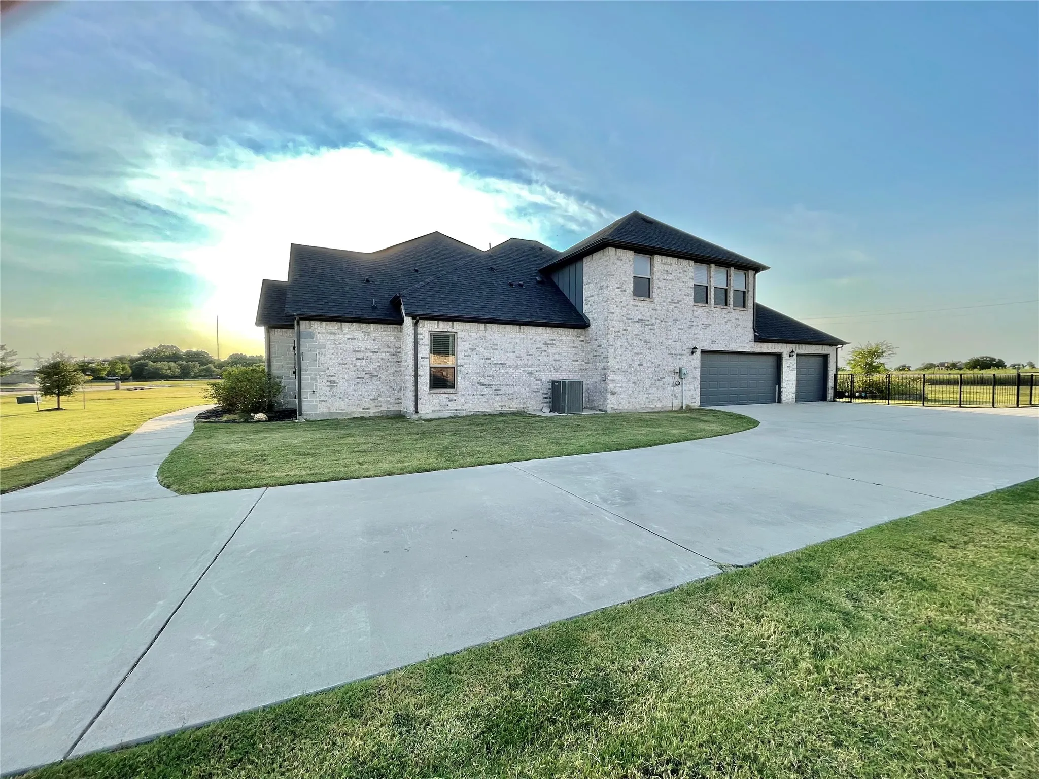 Single Family Residence For Sale in Collin County , 4223 Waterstone Estates Drive, Mc Kinney, Texas 75071, 4 Bedroom, 5 Bathroom, 3 Garage spaces, 3,658 Sqft, built in 2021, mls#21344324, Real Estate Agent in Mc Kinney, Homes For Sale in Collin county, Homes For Sale in Mc Kinney, Realtor in Mc Kinney Texas, Real Estate Brokerage Independent Realty Texas, Luminita Cordes Realtor