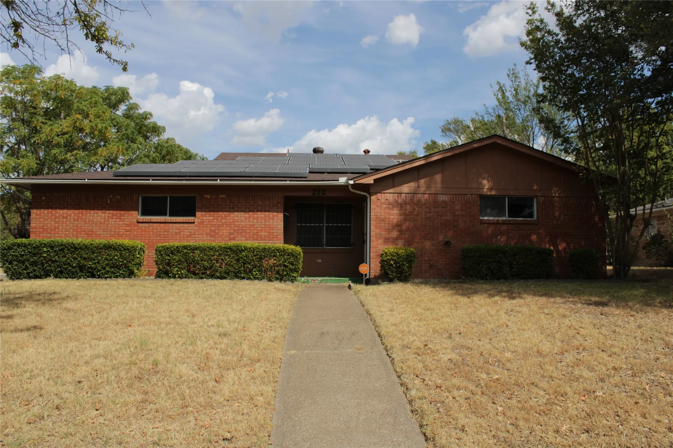 Single Family Residence For Sale in Dallas County , 212 N Longacre Lane, Dallas, Texas 75217, 3 Bedroom, 2 Bathroom, 2 Garage spaces, 1,586 Sqft, built in 1962, mls#21352725, Real Estate Agent in Dallas, Homes For Sale in Dallas county, Homes For Sale in Dallas, Realtor in Dallas Texas, Real Estate Brokerage Independent Realty Texas, Luminita Cordes Realtor