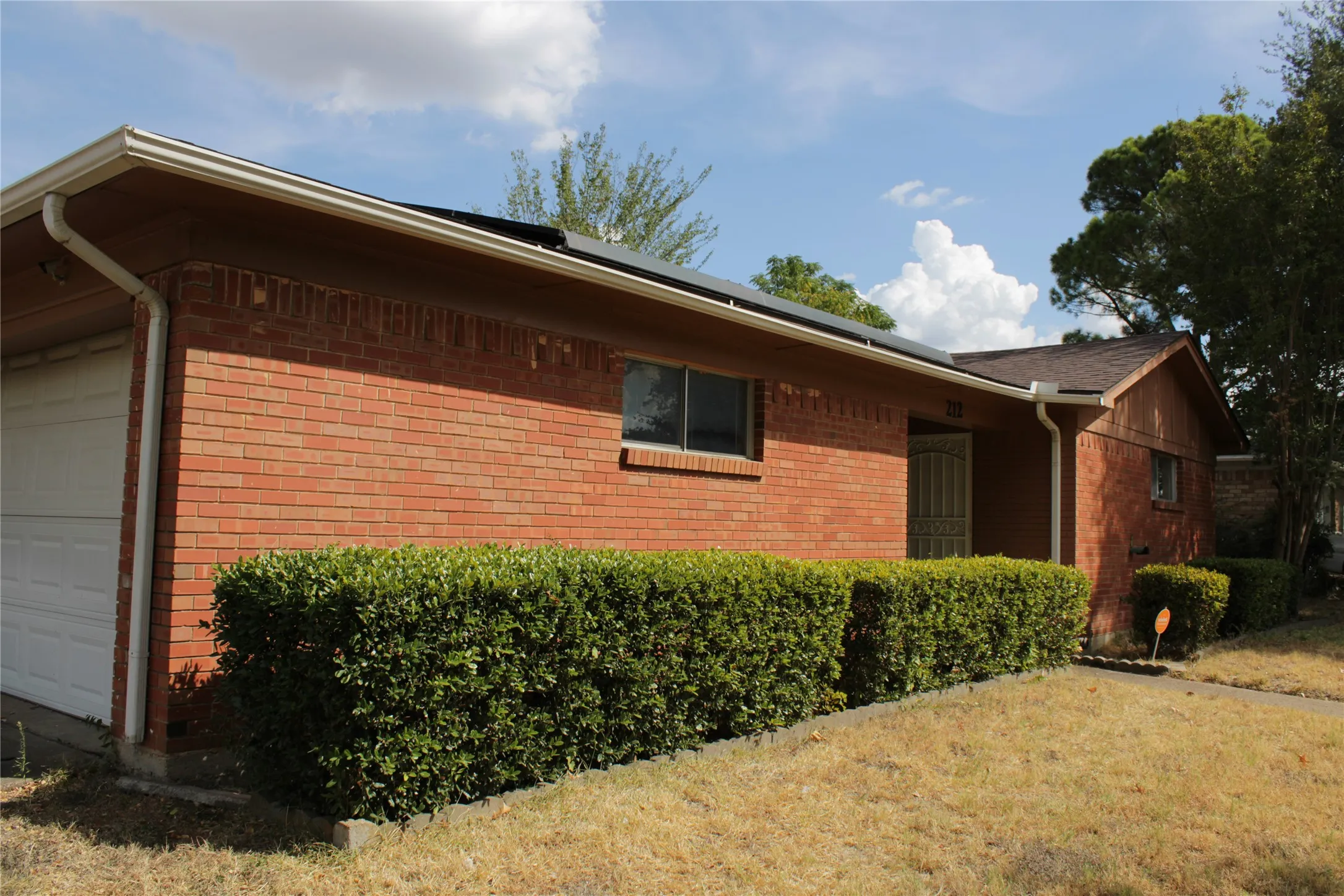 Single Family Residence For Sale in Dallas County , 212 N Longacre Lane, Dallas, Texas 75217, 3 Bedroom, 2 Bathroom, 2 Garage spaces, 1,586 Sqft, built in 1962, mls#21352725, Real Estate Agent in Dallas, Homes For Sale in Dallas county, Homes For Sale in Dallas, Realtor in Dallas Texas, Real Estate Brokerage Independent Realty Texas, Luminita Cordes Realtor