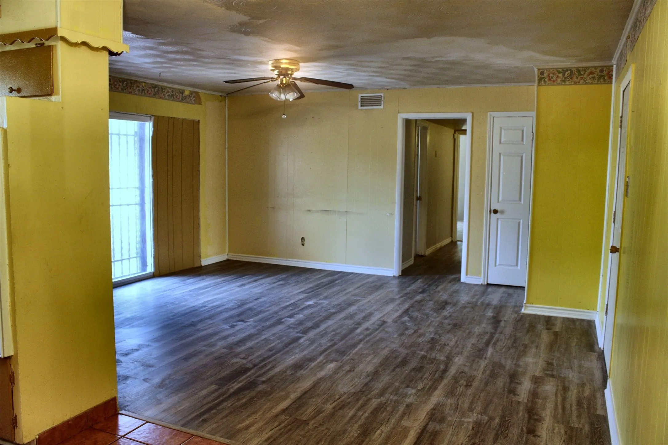 Single Family Residence For Sale in Dallas County , 212 N Longacre Lane, Dallas, Texas 75217, 3 Bedroom, 2 Bathroom, 2 Garage spaces, 1,586 Sqft, built in 1962, mls#21352725, Real Estate Agent in Dallas, Homes For Sale in Dallas county, Homes For Sale in Dallas, Realtor in Dallas Texas, Real Estate Brokerage Independent Realty Texas, Luminita Cordes Realtor