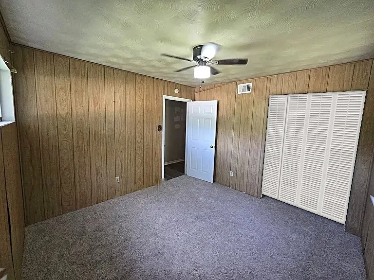 Single Family Residence For Sale in Dallas County , 212 N Longacre Lane, Dallas, Texas 75217, 3 Bedroom, 2 Bathroom, 2 Garage spaces, 1,586 Sqft, built in 1962, mls#21352725, Real Estate Agent in Dallas, Homes For Sale in Dallas county, Homes For Sale in Dallas, Realtor in Dallas Texas, Real Estate Brokerage Independent Realty Texas, Luminita Cordes Realtor