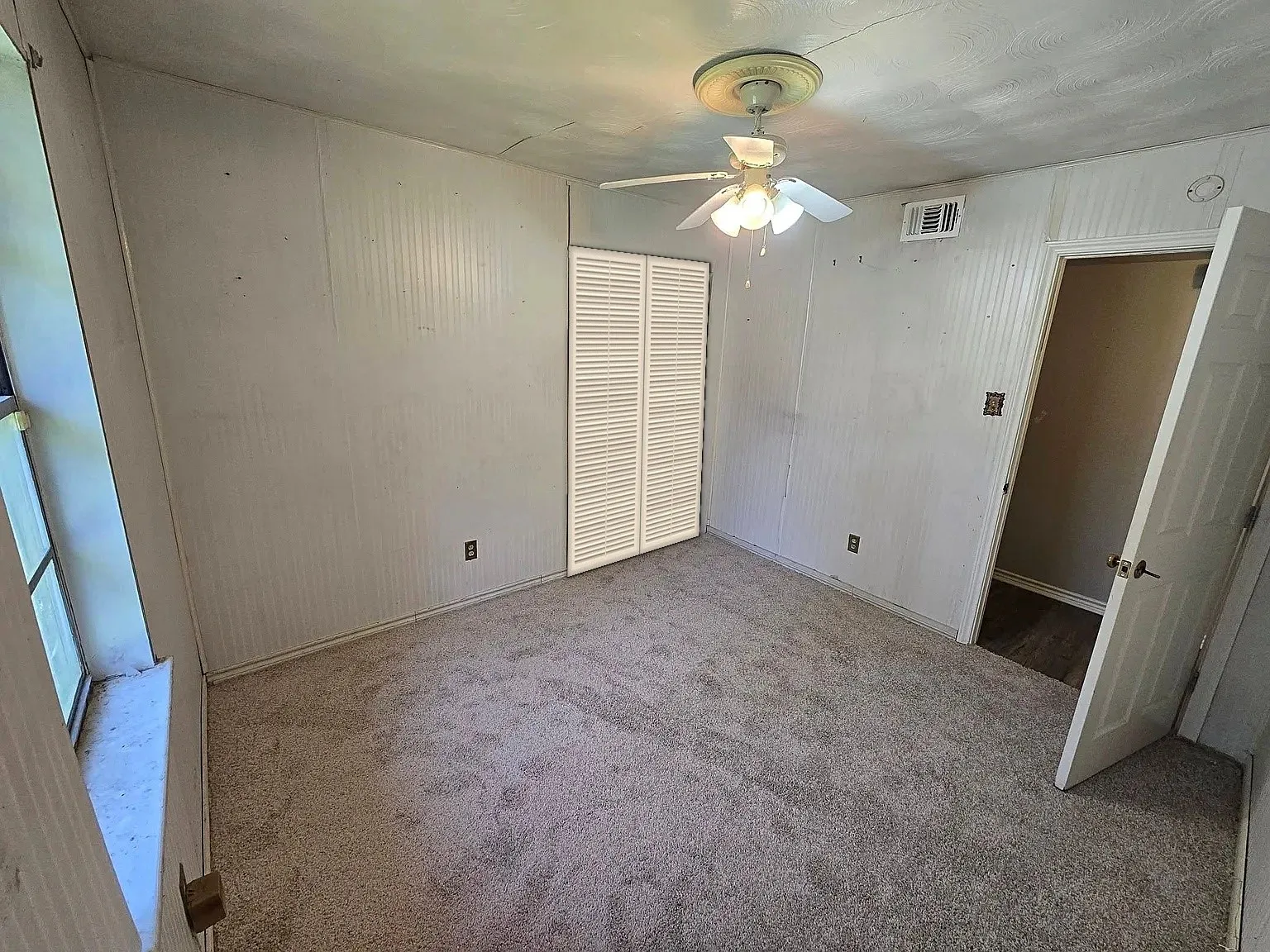 Single Family Residence For Sale in Dallas County , 212 N Longacre Lane, Dallas, Texas 75217, 3 Bedroom, 2 Bathroom, 2 Garage spaces, 1,586 Sqft, built in 1962, mls#21352725, Real Estate Agent in Dallas, Homes For Sale in Dallas county, Homes For Sale in Dallas, Realtor in Dallas Texas, Real Estate Brokerage Independent Realty Texas, Luminita Cordes Realtor