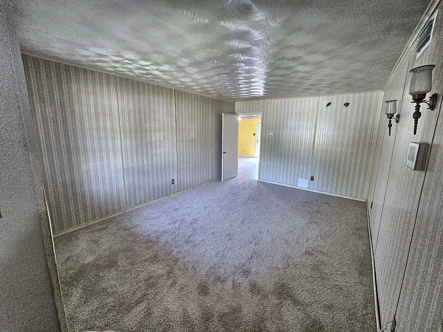 Single Family Residence For Sale in Dallas County , 212 N Longacre Lane, Dallas, Texas 75217, 3 Bedroom, 2 Bathroom, 2 Garage spaces, 1,586 Sqft, built in 1962, mls#21352725, Real Estate Agent in Dallas, Homes For Sale in Dallas county, Homes For Sale in Dallas, Realtor in Dallas Texas, Real Estate Brokerage Independent Realty Texas, Luminita Cordes Realtor