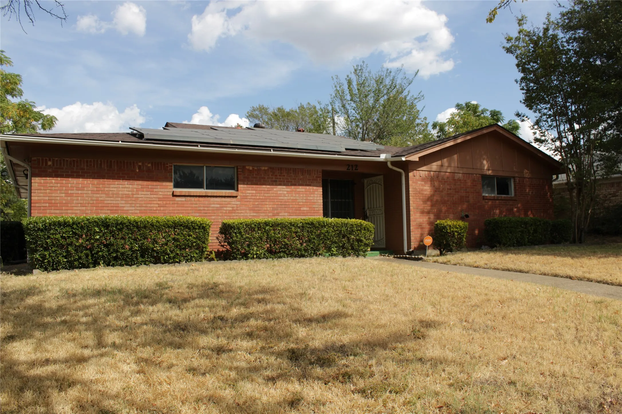 Single Family Residence For Sale in Dallas County , 212 N Longacre Lane, Dallas, Texas 75217, 3 Bedroom, 2 Bathroom, 2 Garage spaces, 1,586 Sqft, built in 1962, mls#21352725, Real Estate Agent in Dallas, Homes For Sale in Dallas county, Homes For Sale in Dallas, Realtor in Dallas Texas, Real Estate Brokerage Independent Realty Texas, Luminita Cordes Realtor
