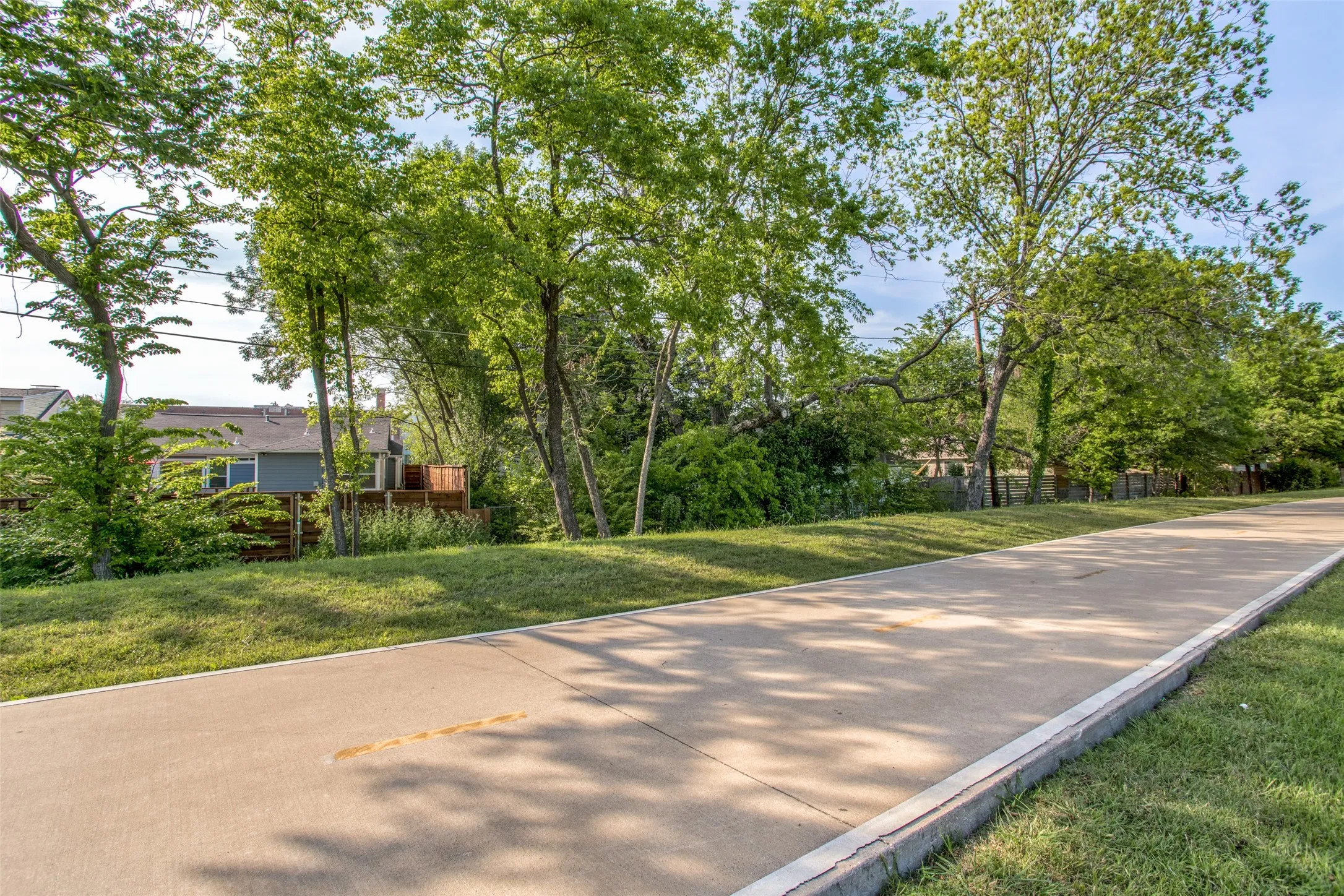 Connect directly to the popular Santa Fe Trail and the White Rock Dog Park.
