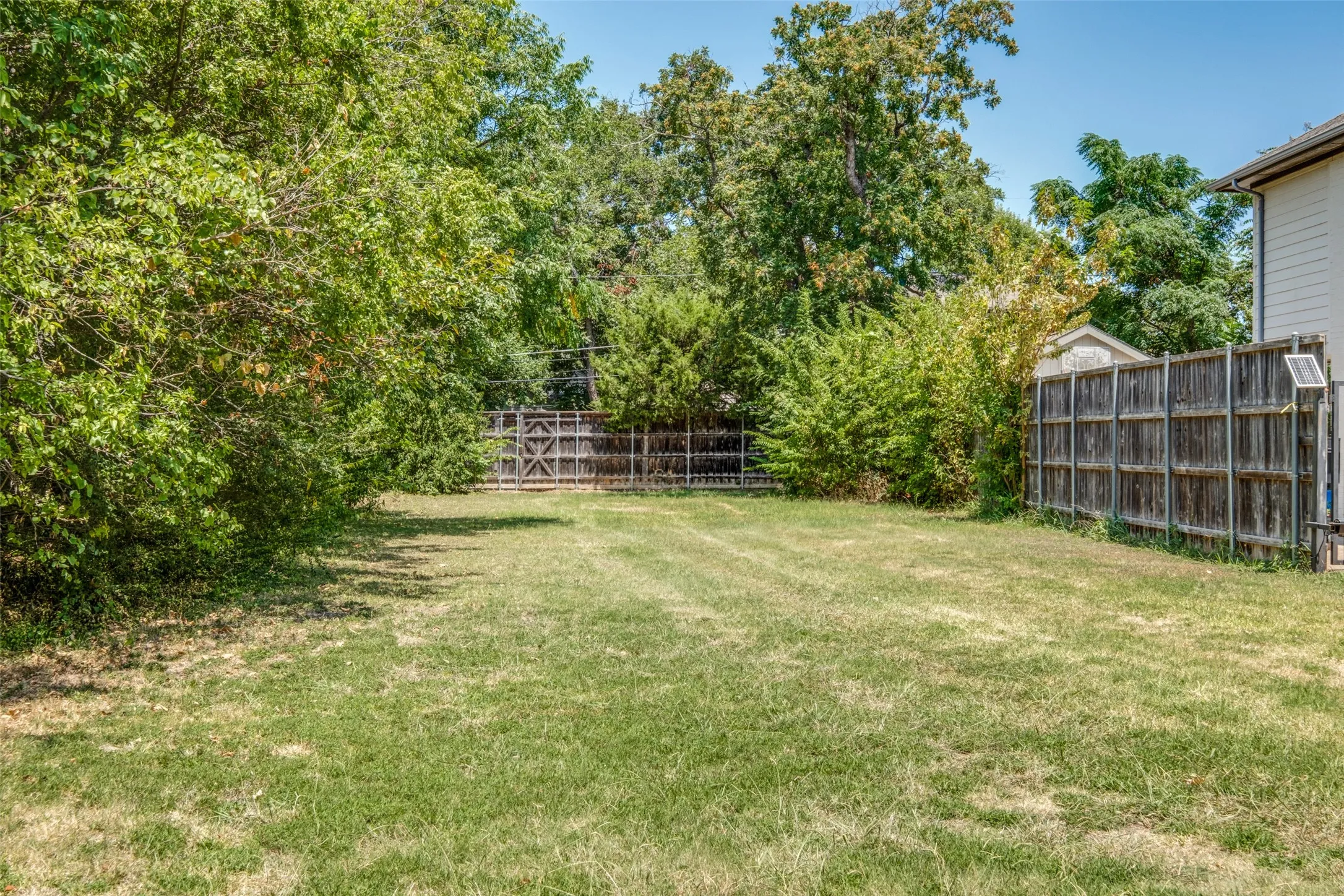 Flat, build-ready property situated in the highly desirable Lakewood Heights neighborhood.