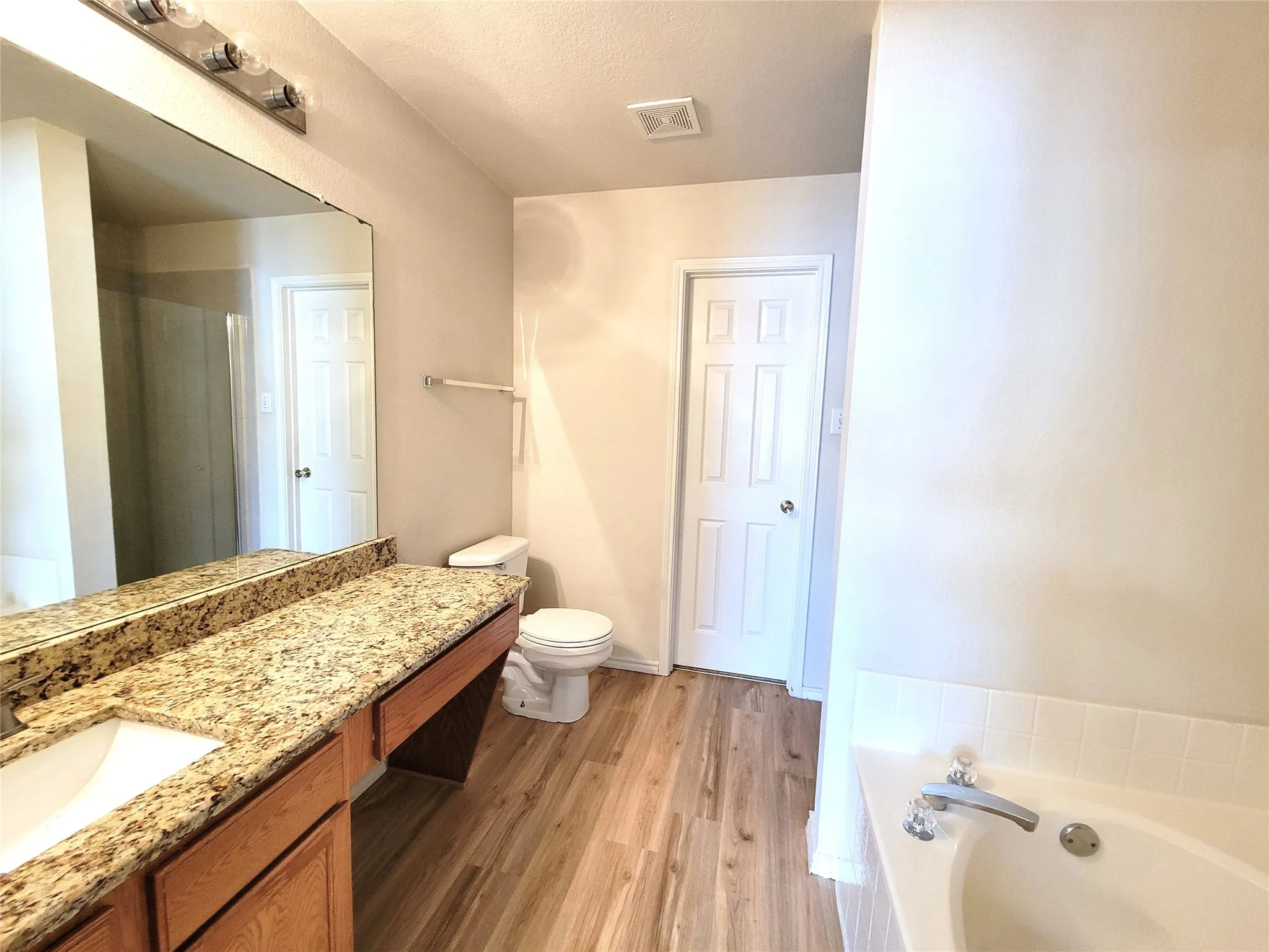 Single Family Residence For Rent in Collin County , 2603 Hidden Valley Drive, Mc Kinney, Texas 75071, 3 Bedroom, 3 Bathroom, 2 Garage spaces, 2,202 Sqft, built in 2000, mls#21354878, Real Estate Agent in Mc Kinney, Homes For Rent in Collin county, Homes For Rent in Mc Kinney, Realtor in Mc Kinney Texas, Real Estate Brokerage Independent Realty Texas, Luminita Cordes Realtor