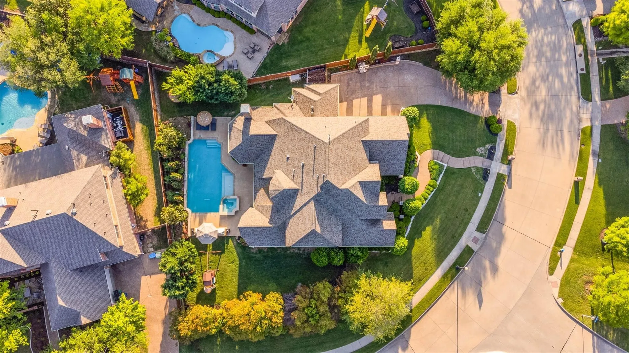 Single Family Residence For Sale in Collin County , 6705 Thorntree Drive, Mc Kinney, Texas 75072, 6 Bedroom, 6 Bathroom, 3 Garage spaces, 4,843 Sqft, built in 2004, mls#21354812, Real Estate Agent in Mc Kinney, Homes For Sale in Collin county, Homes For Sale in Mc Kinney, Realtor in Mc Kinney Texas, Real Estate Brokerage Independent Realty Texas, Luminita Cordes Realtor