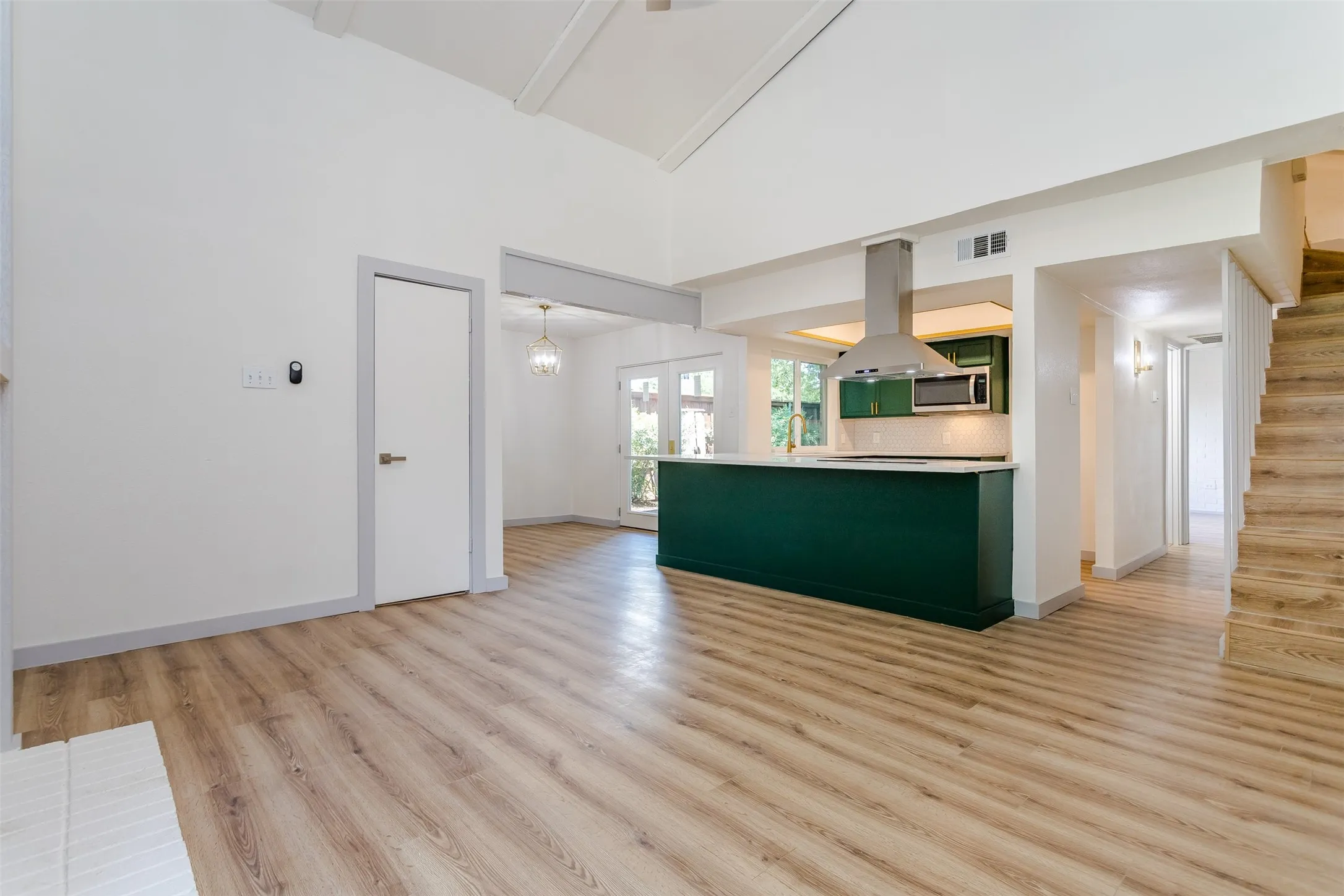 Townhouse For Rent in Dallas County , 2026 Via Ballena, Carrollton, Texas 75006, 3 Bedroom, 2 Bathroom, Garage spaces, 1,250 Sqft, built in 1973, mls#21348810, Real Estate Agent in Carrollton, Homes For Rent in Dallas county, Homes For Rent in Carrollton, Realtor in Carrollton Texas, Real Estate Brokerage Independent Realty Texas, Luminita Cordes Realtor