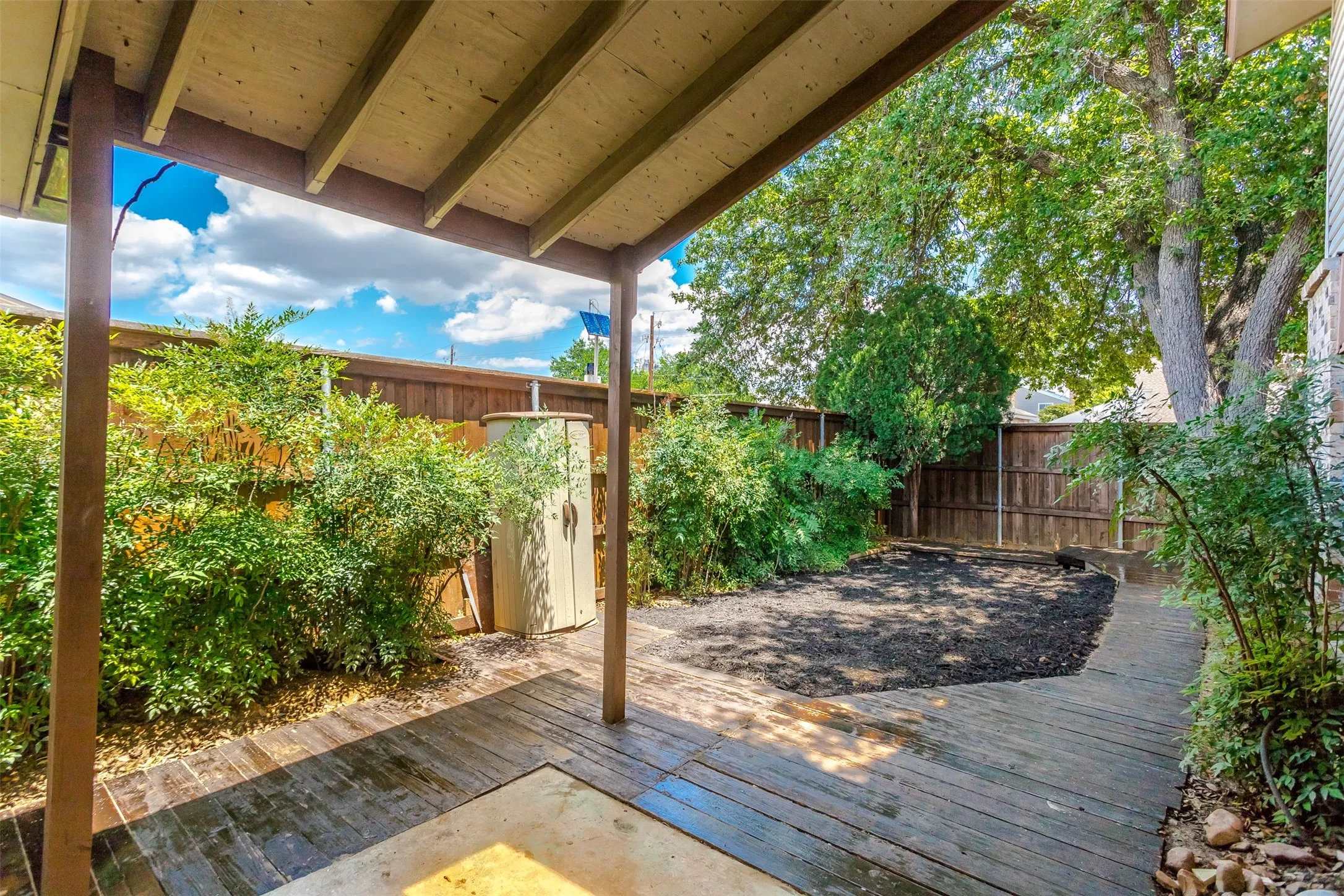 Townhouse For Rent in Dallas County , 2026 Via Ballena, Carrollton, Texas 75006, 3 Bedroom, 2 Bathroom, Garage spaces, 1,250 Sqft, built in 1973, mls#21348810, Real Estate Agent in Carrollton, Homes For Rent in Dallas county, Homes For Rent in Carrollton, Realtor in Carrollton Texas, Real Estate Brokerage Independent Realty Texas, Luminita Cordes Realtor