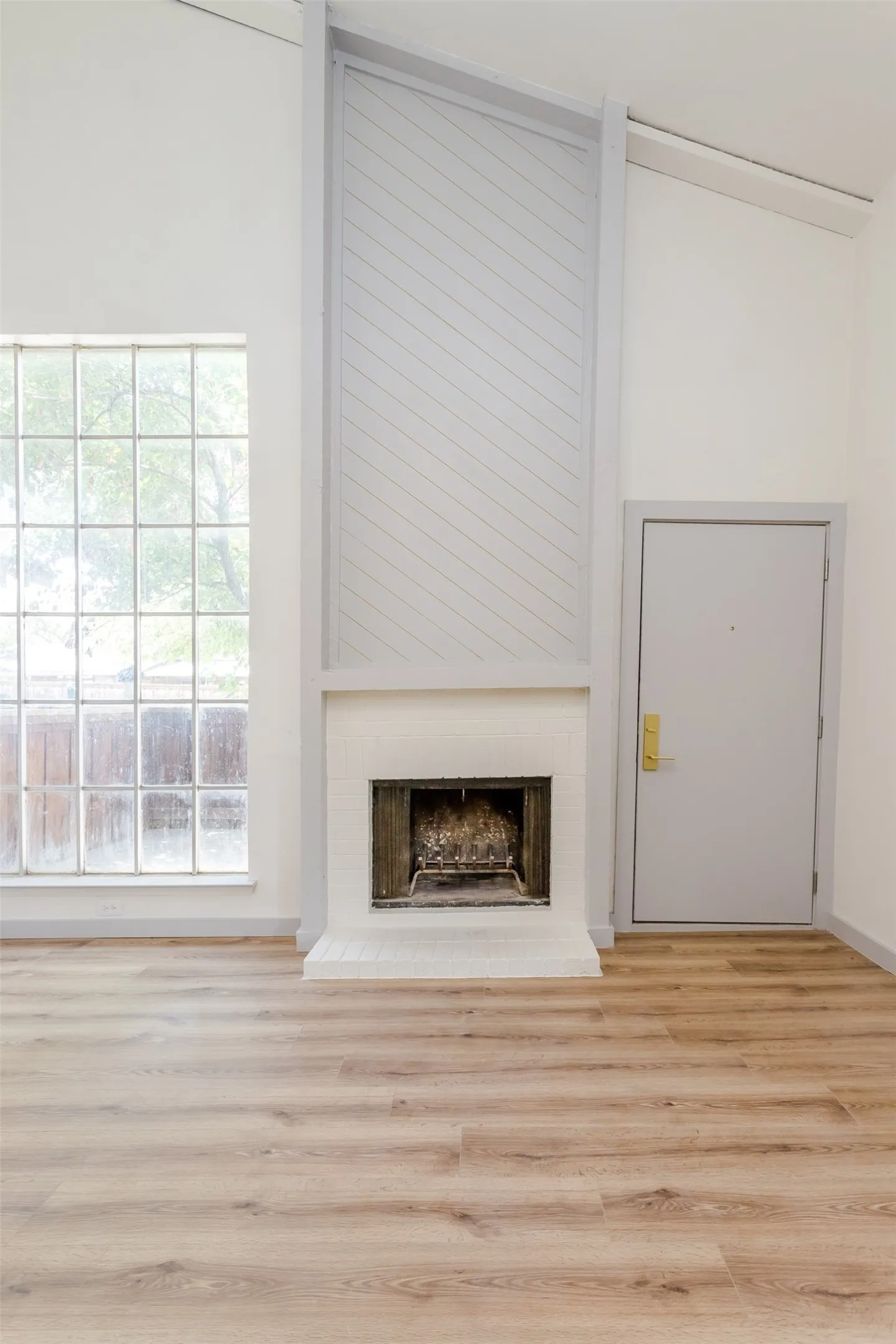 Townhouse For Rent in Dallas County , 2026 Via Ballena, Carrollton, Texas 75006, 3 Bedroom, 2 Bathroom, Garage spaces, 1,250 Sqft, built in 1973, mls#21348810, Real Estate Agent in Carrollton, Homes For Rent in Dallas county, Homes For Rent in Carrollton, Realtor in Carrollton Texas, Real Estate Brokerage Independent Realty Texas, Luminita Cordes Realtor