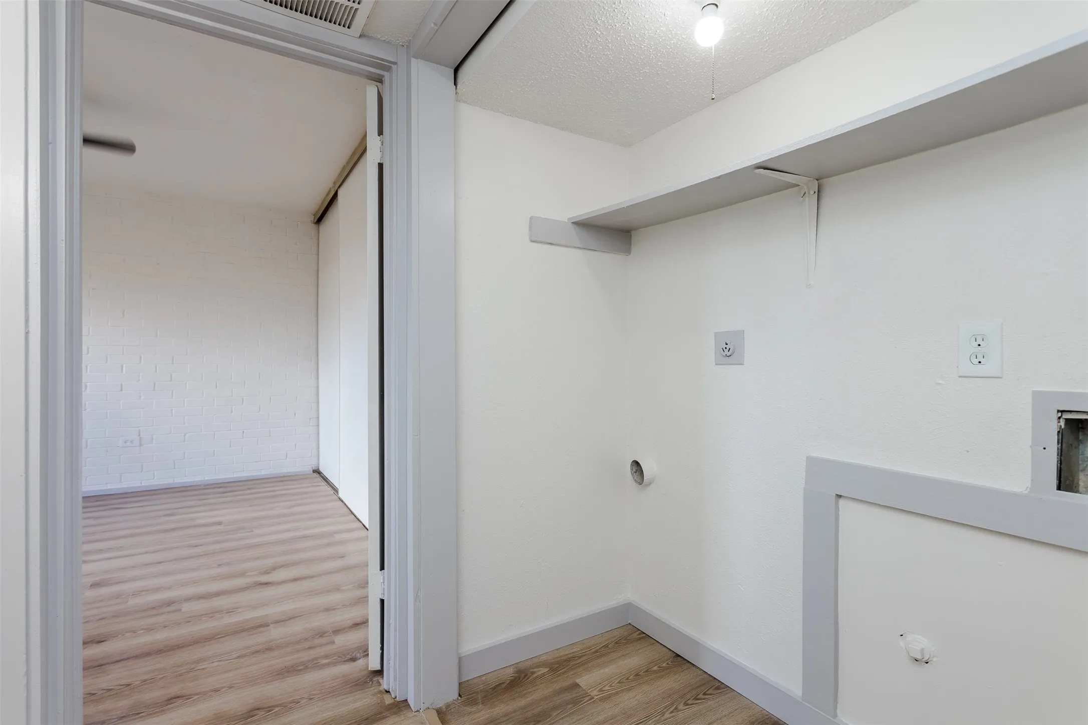 Townhouse For Rent in Dallas County , 2026 Via Ballena, Carrollton, Texas 75006, 3 Bedroom, 2 Bathroom, Garage spaces, 1,250 Sqft, built in 1973, mls#21348810, Real Estate Agent in Carrollton, Homes For Rent in Dallas county, Homes For Rent in Carrollton, Realtor in Carrollton Texas, Real Estate Brokerage Independent Realty Texas, Luminita Cordes Realtor